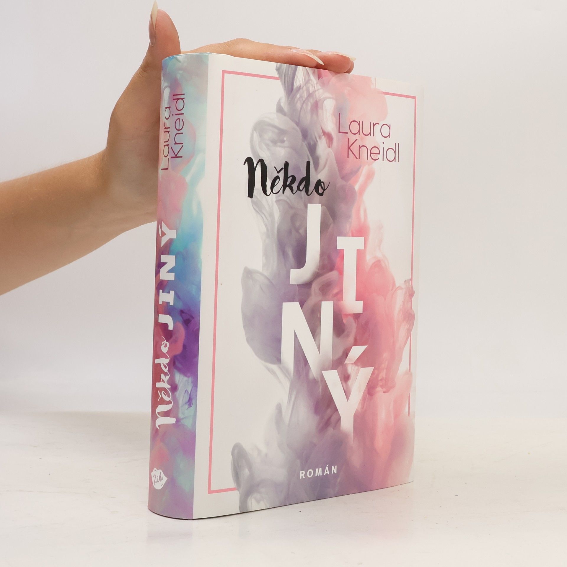 Laura Kneidl Někdo jiný