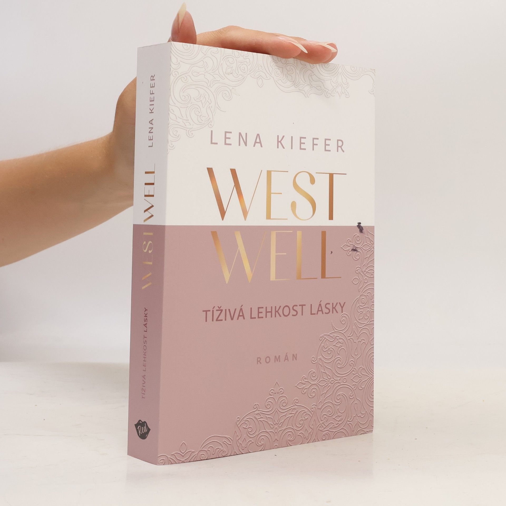Lena Kiefer Westwell. Tíživá lehkost lásky