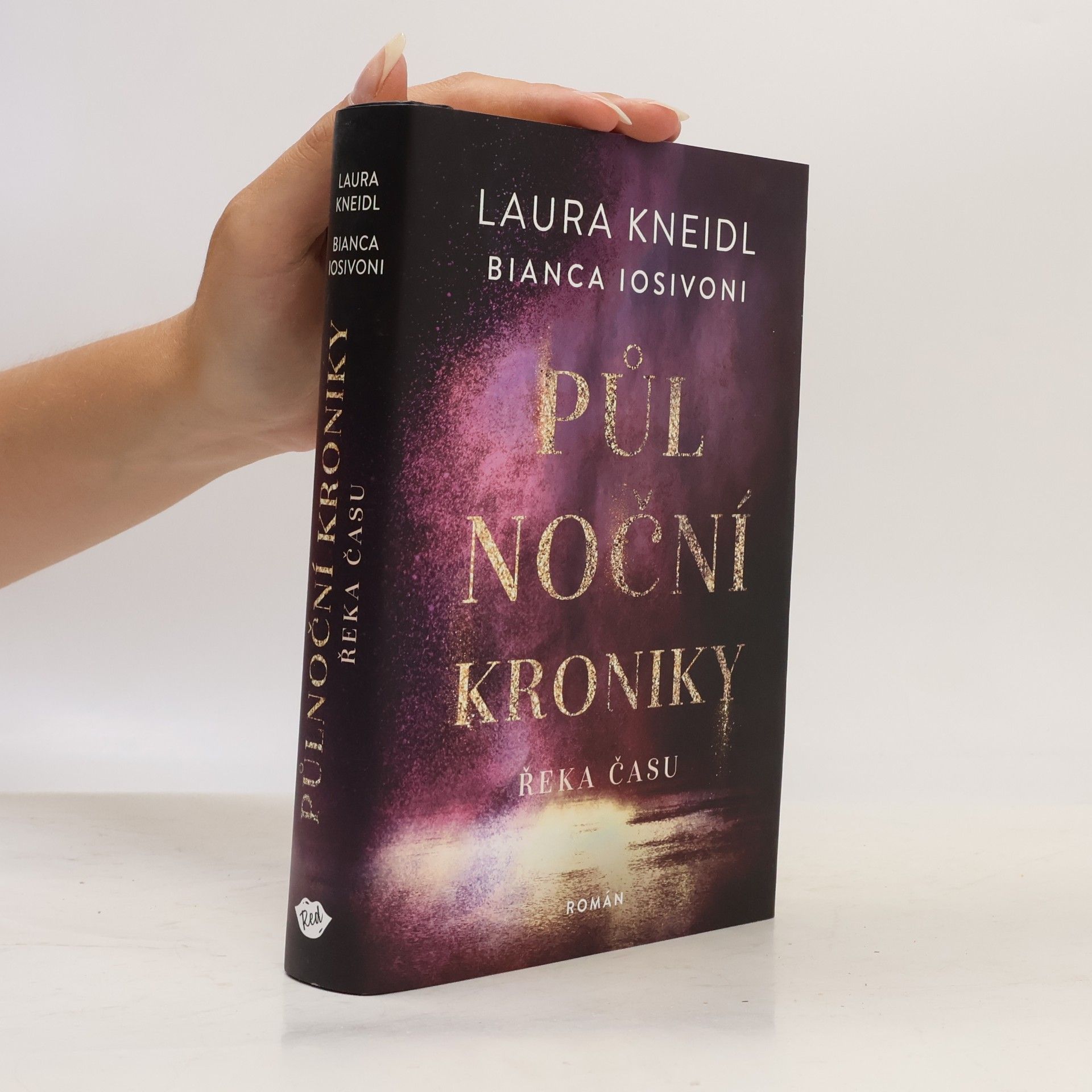 Laura Kneidl Půlnoční kroniky. Řeka času