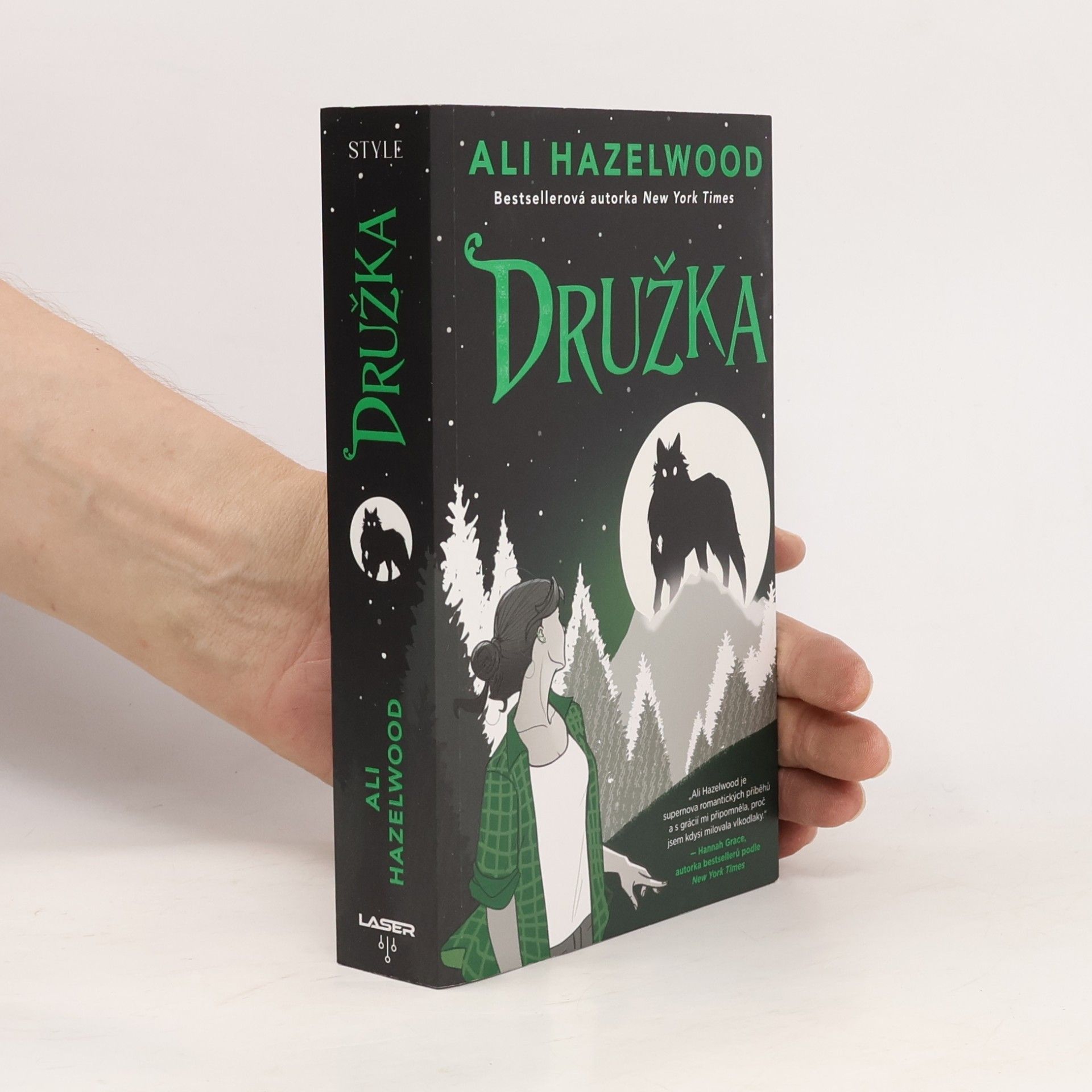 Ali Hazelwood Družka