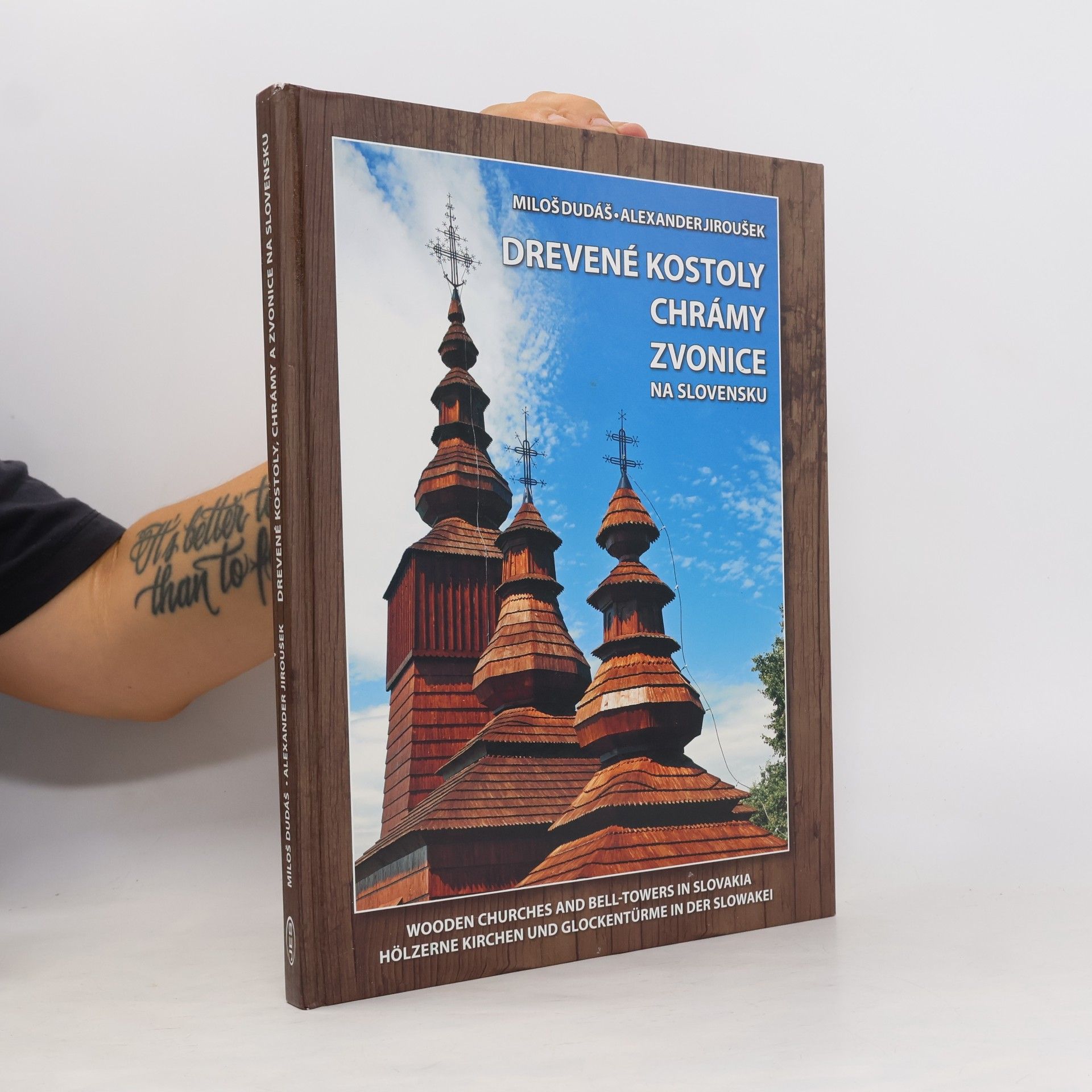 Miloš Dudáš Drevené kostoly, chrámy a zvonice na Slovensku = Wooden churches and bell-towers in Slovakia = Hölzerne Kirchen und Glockentürme in der Slowakei