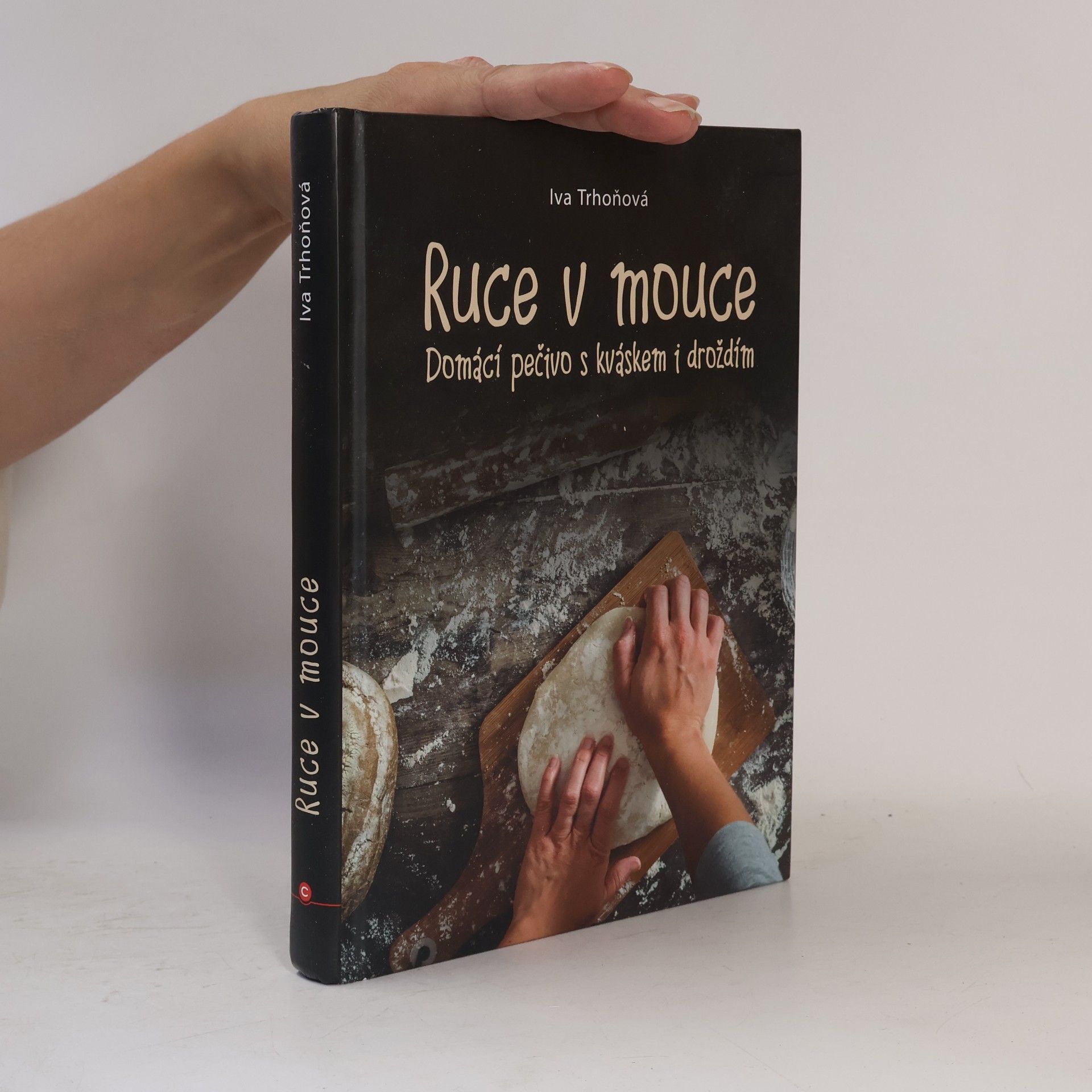 Iva Trhoňová Ruce v mouce