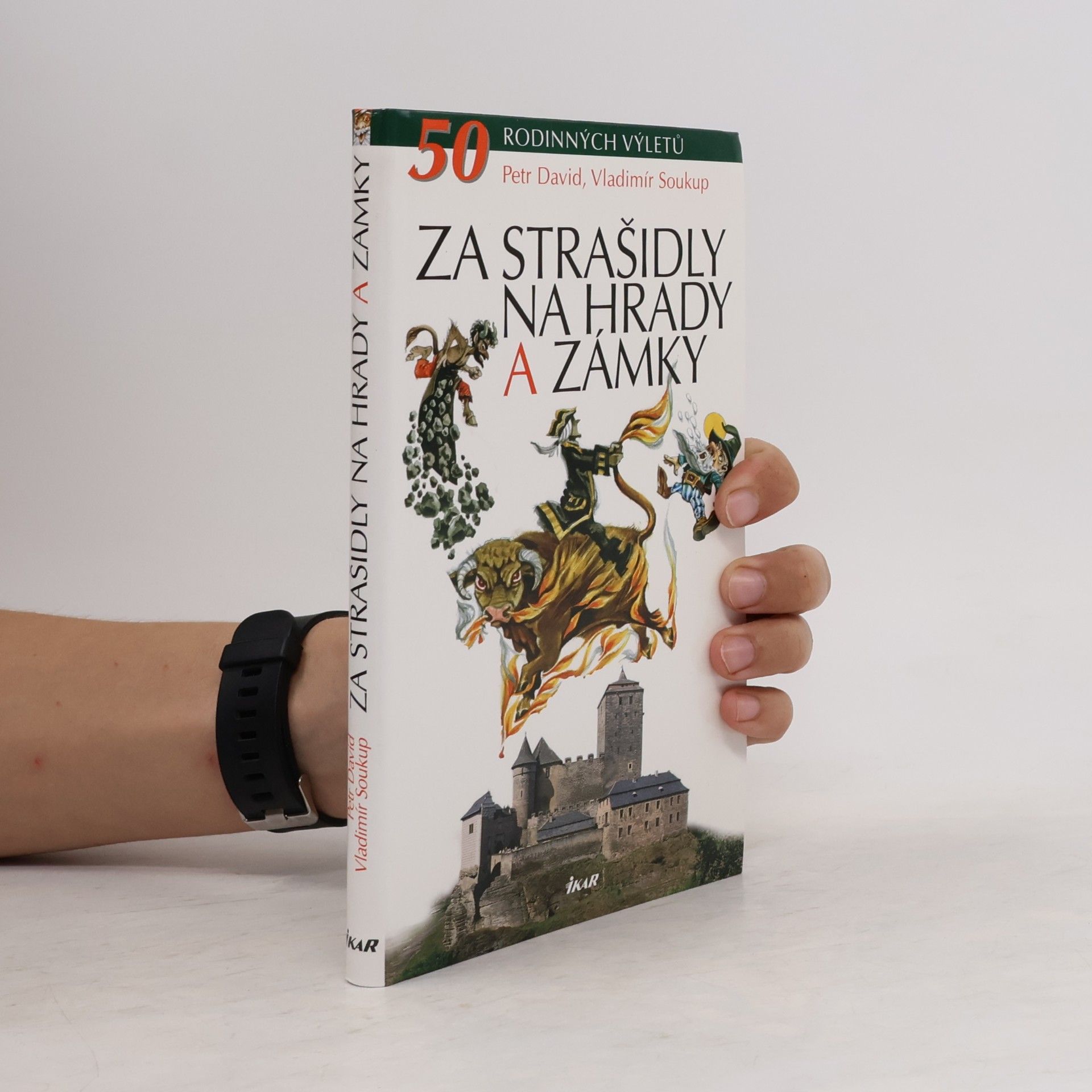 Petr David Za strašidly na hrady a zámky