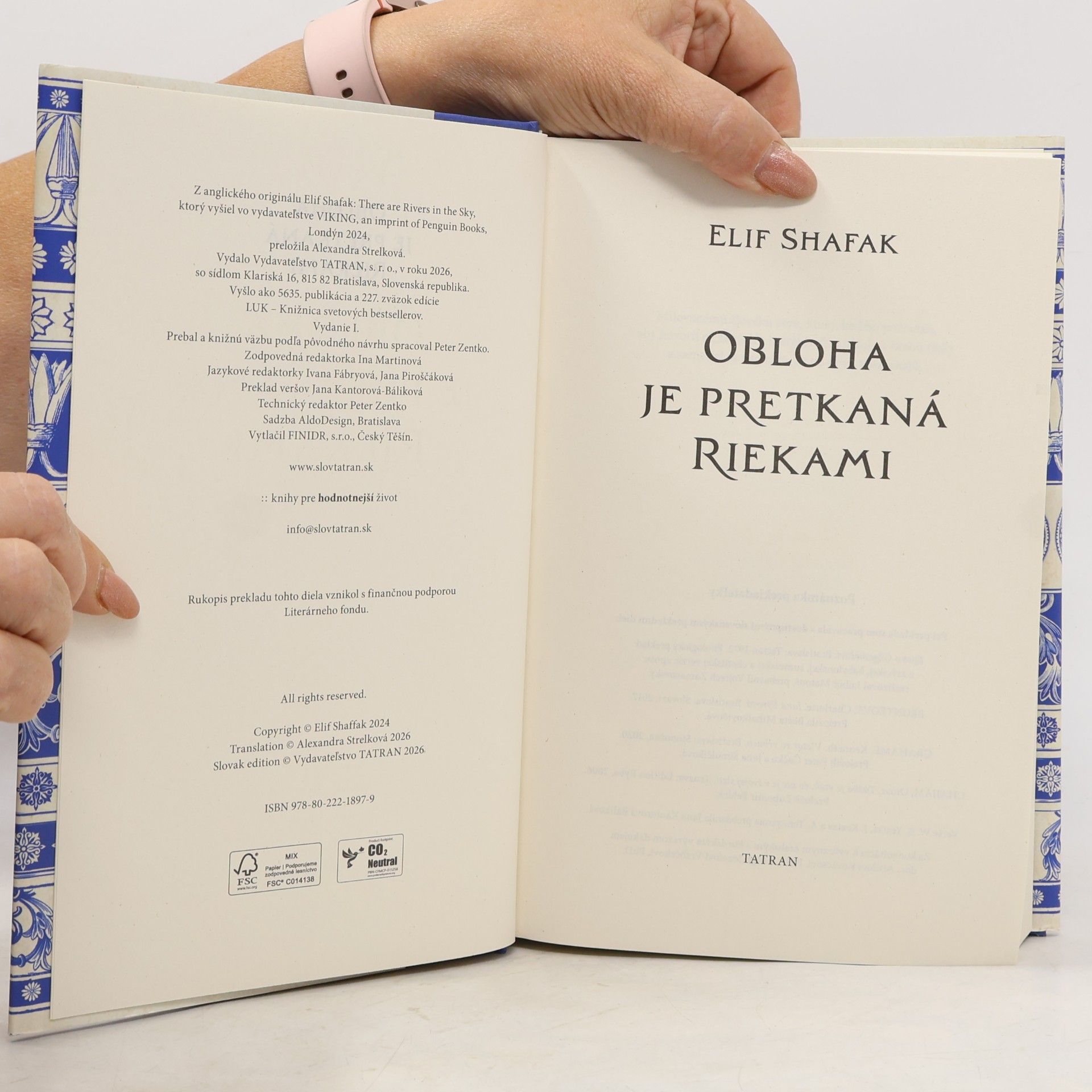 Elif Shafak Obloha je pretkaná riekami
