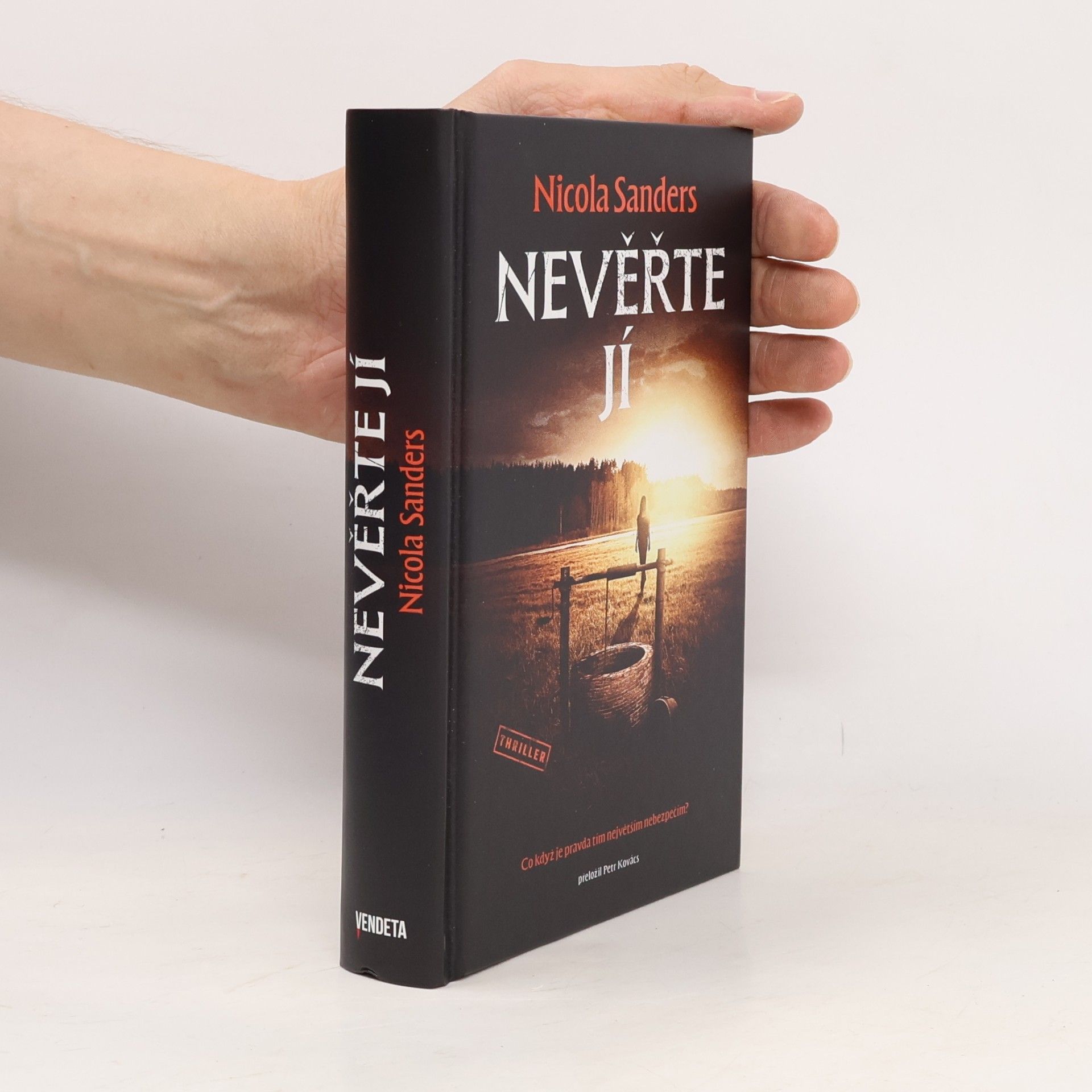 Nicola Sanders Nevěřte jí
