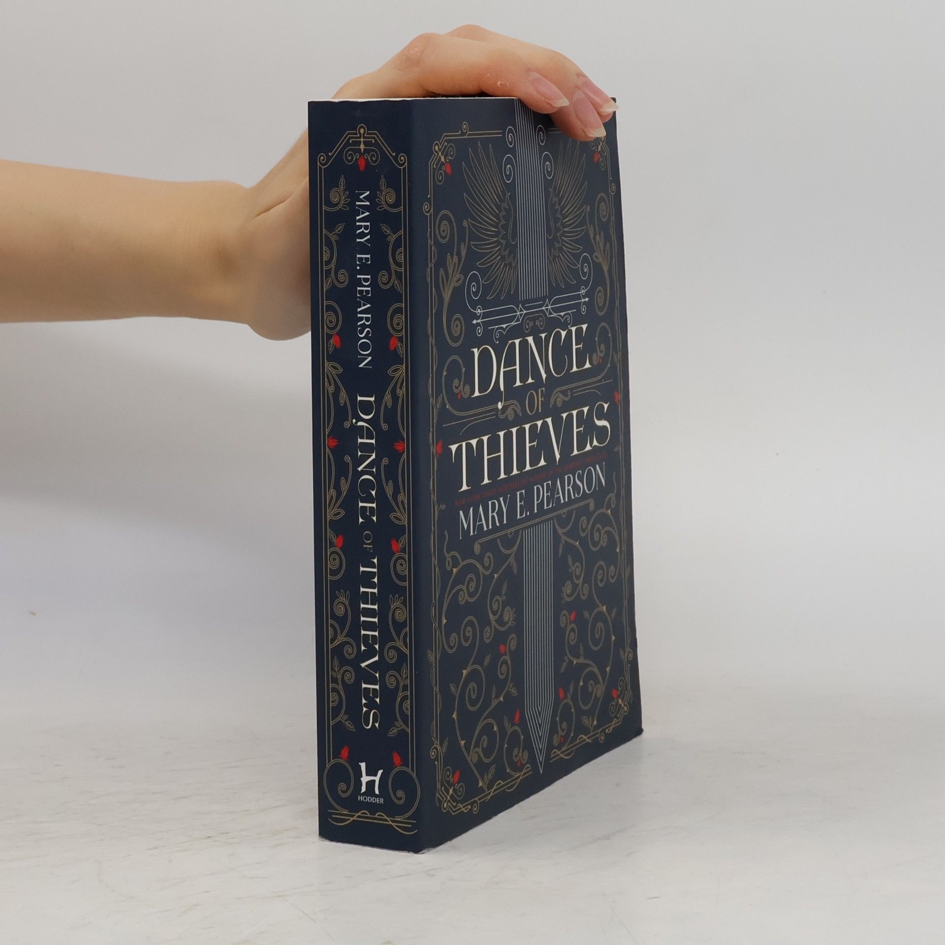 Mary E. Pearson Dance of thieves