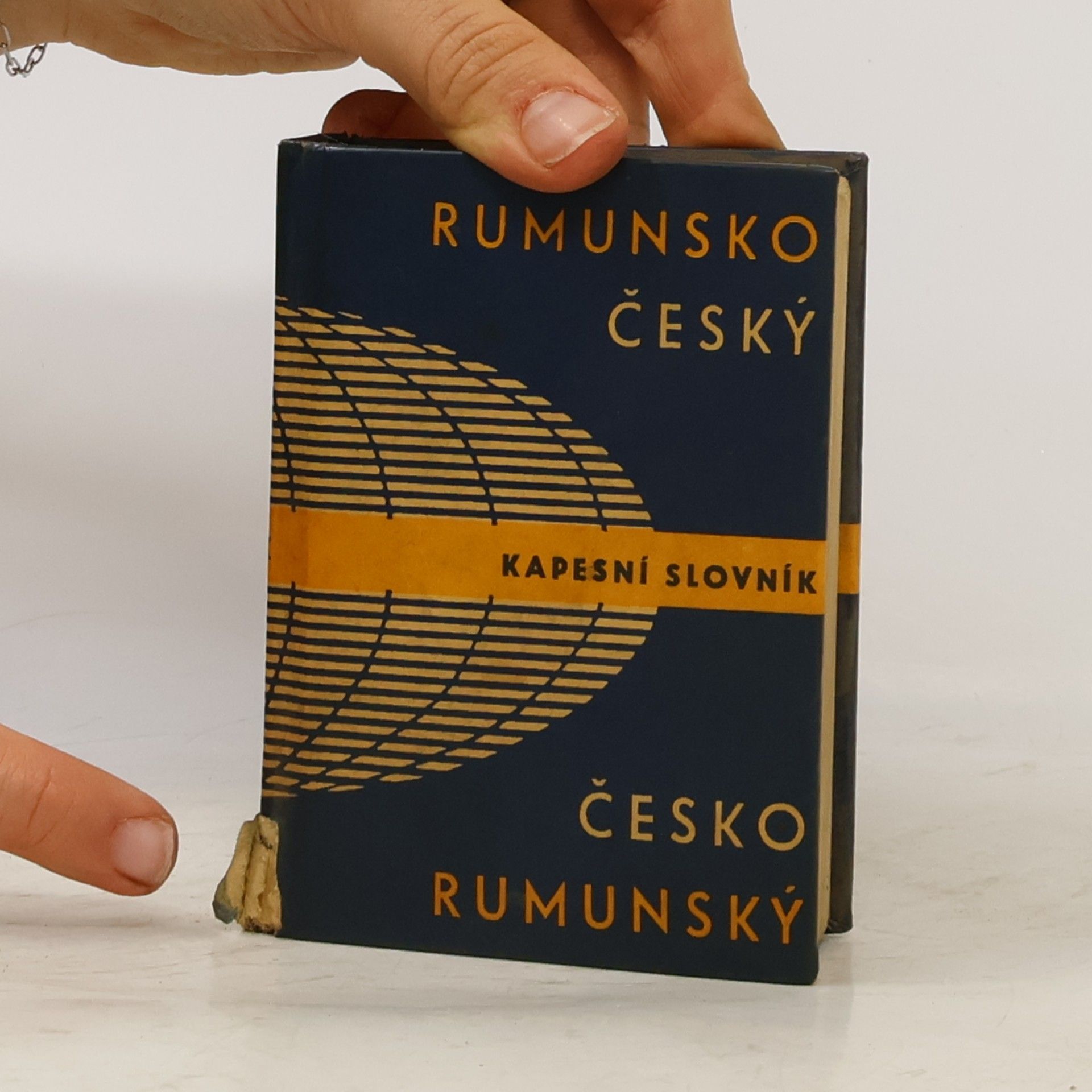 Various authors Rumunsko-český a česko-rumunský kapesní slovník