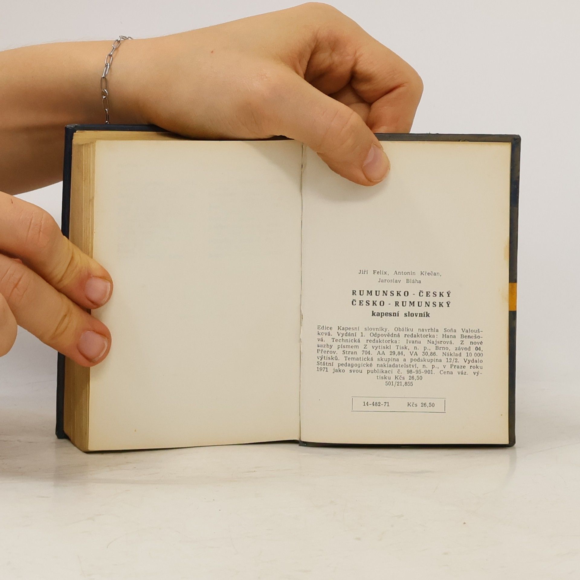 Various authors Rumunsko-český a česko-rumunský kapesní slovník