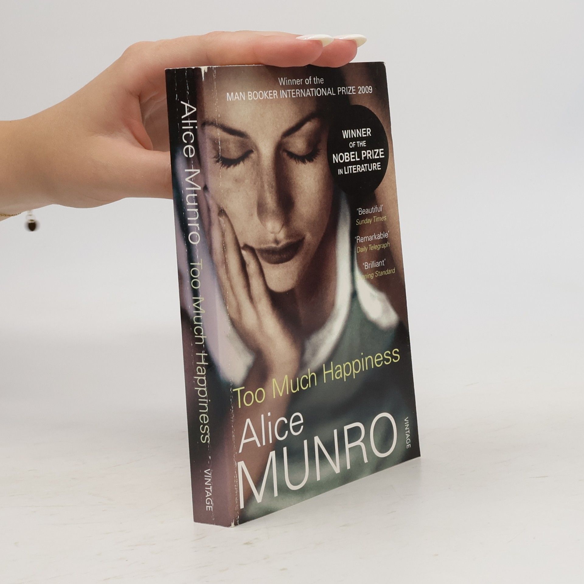 Alice Munro Too much happiness