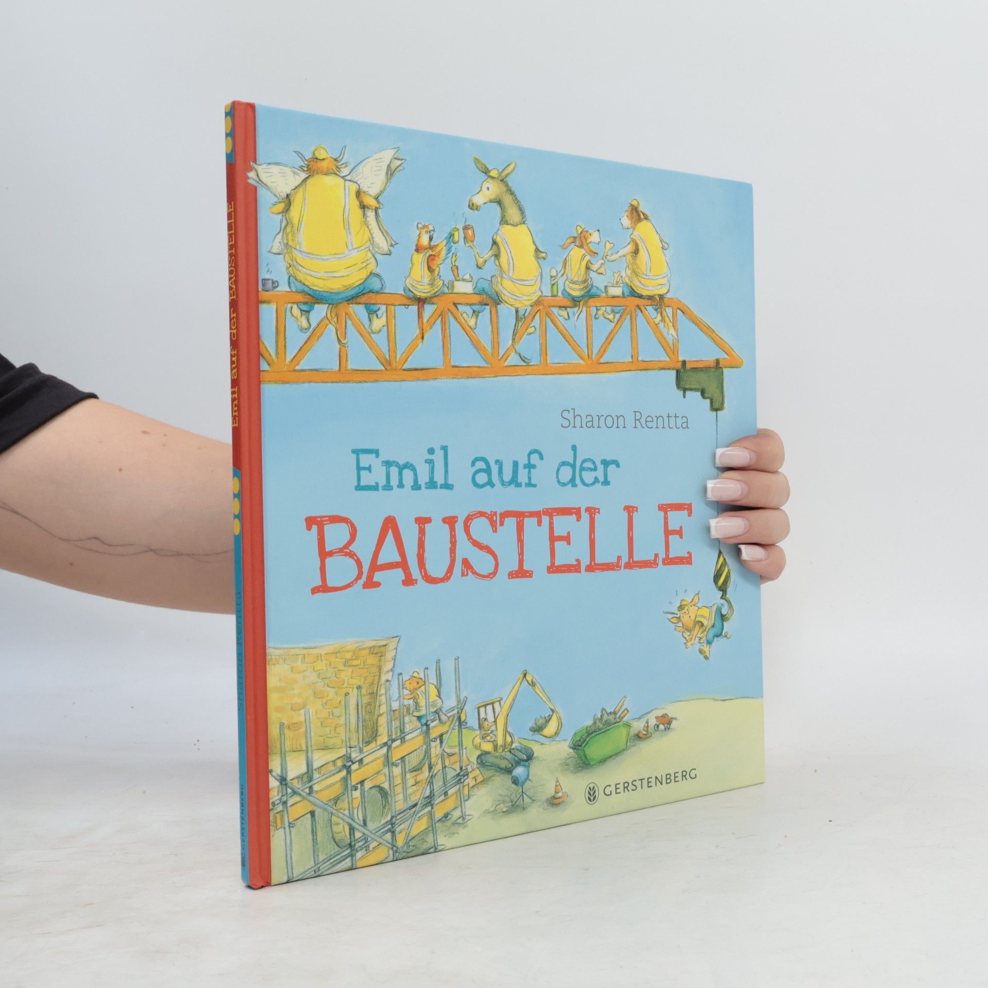 Sharon Rentta Emil auf der Baustelle