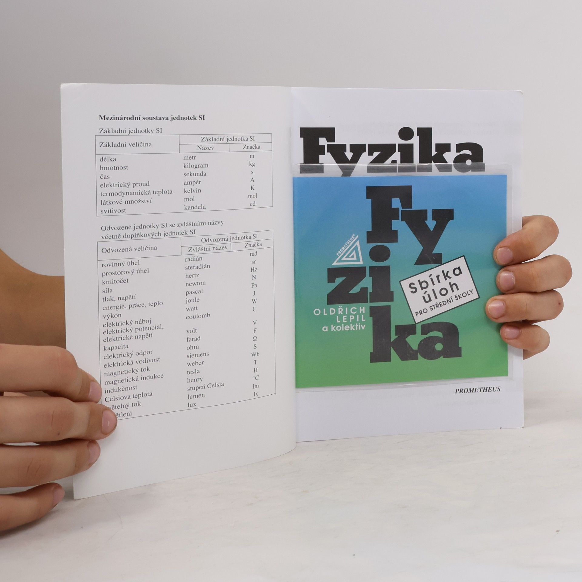 Oldřich Lepil Fyzika. Sbírka úloh pro střední školy