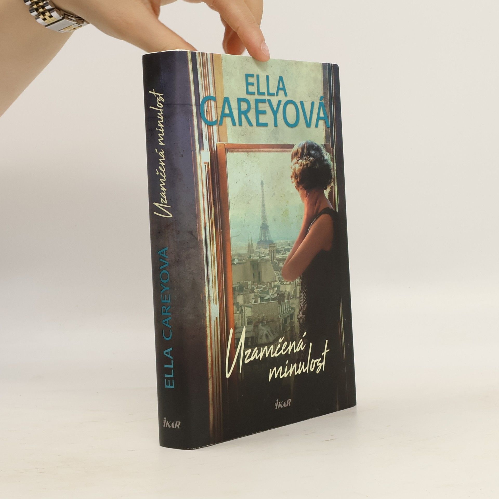 Ella Carey Uzamčená minulost