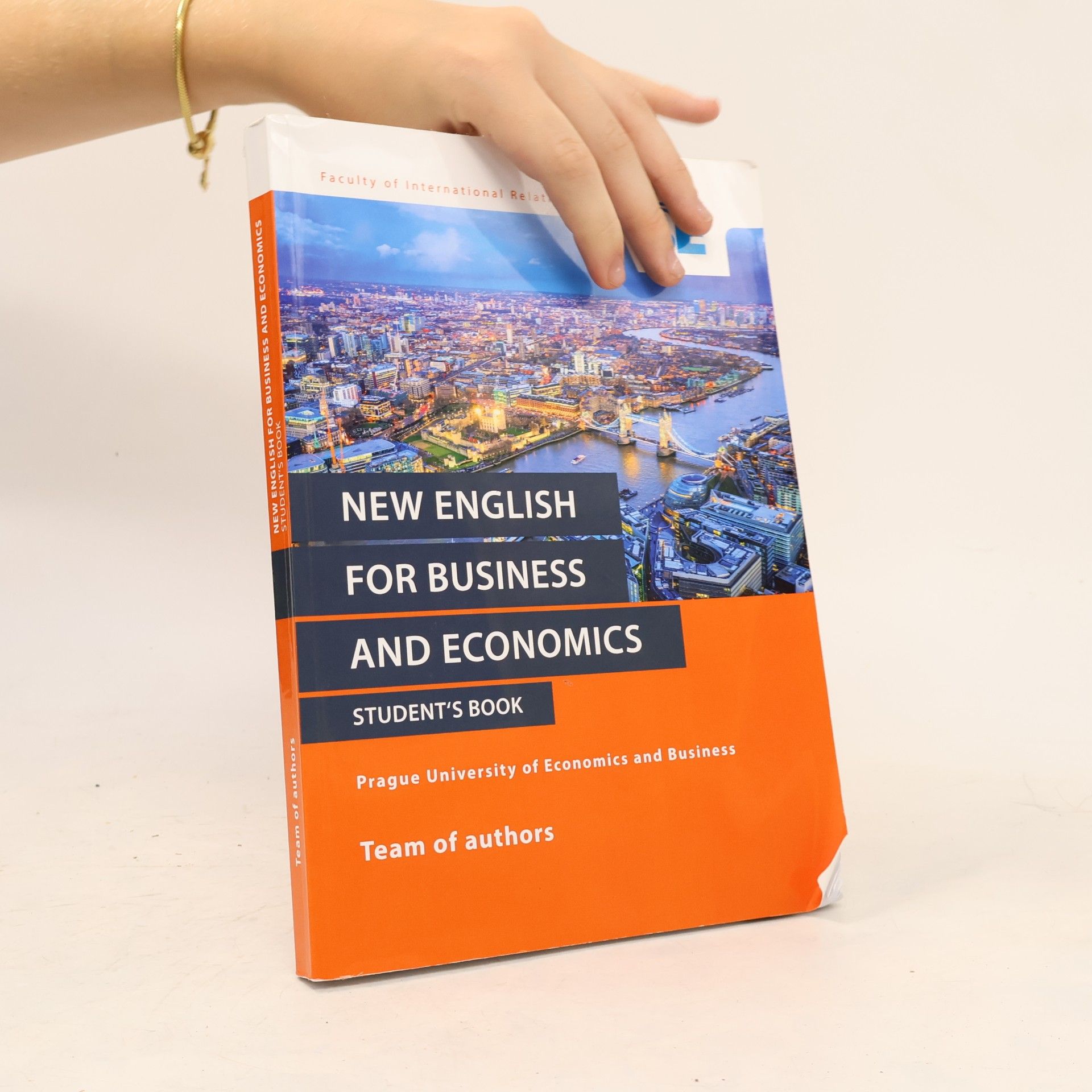 Kolektiv autorů New English for business and economics: Student's book