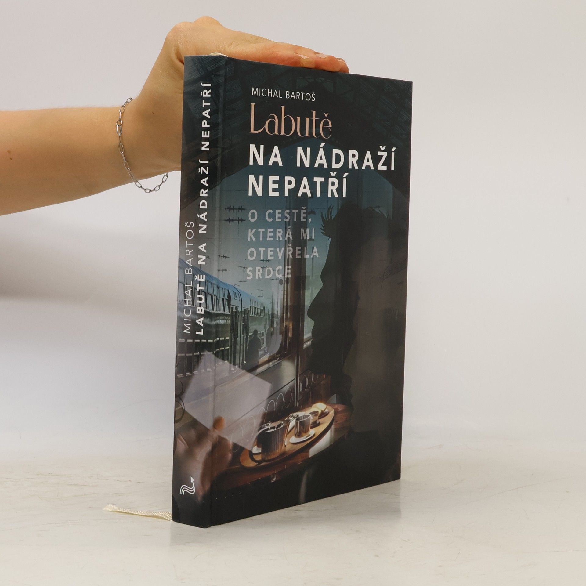 Michal Bartoš Labutě na nádraží nepatří