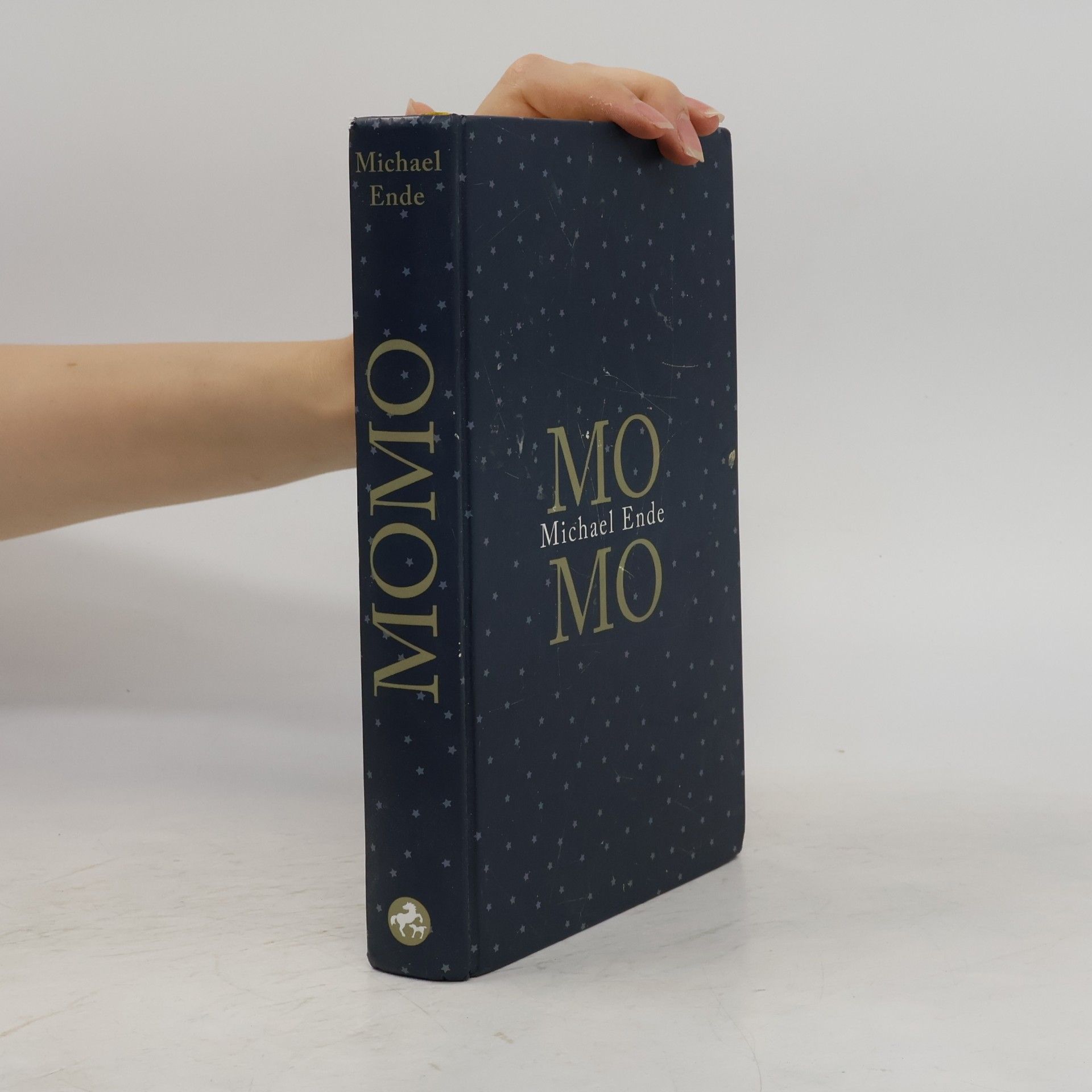 Michael Ende Momo oder Die seltsame Geschichte von den Zeit-Dieben und von dem Kind, das den Menschen die gestohlene Zeit zurückbrachte