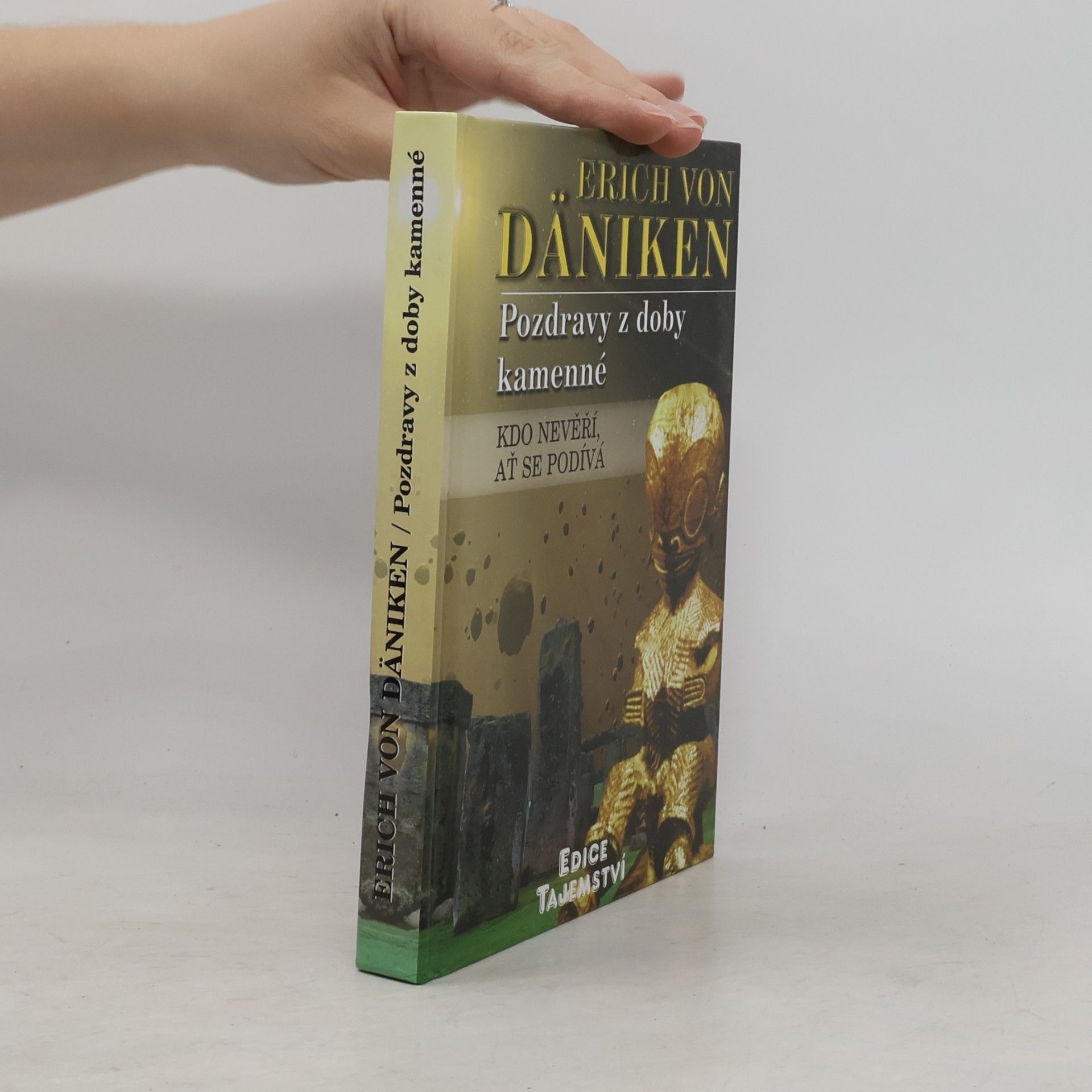 Erich von Däniken Pozdravy z doby kamenné. Kdo nevěří, ať se podívá