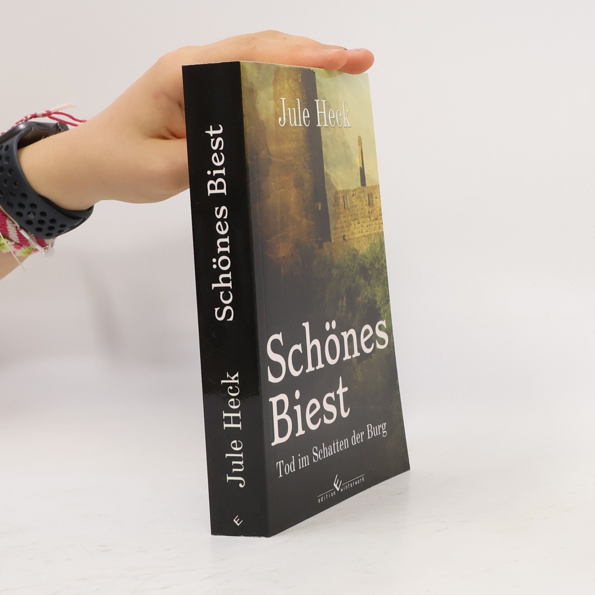Jule Heck Tod im Schatten der Burg - Schönes Biest