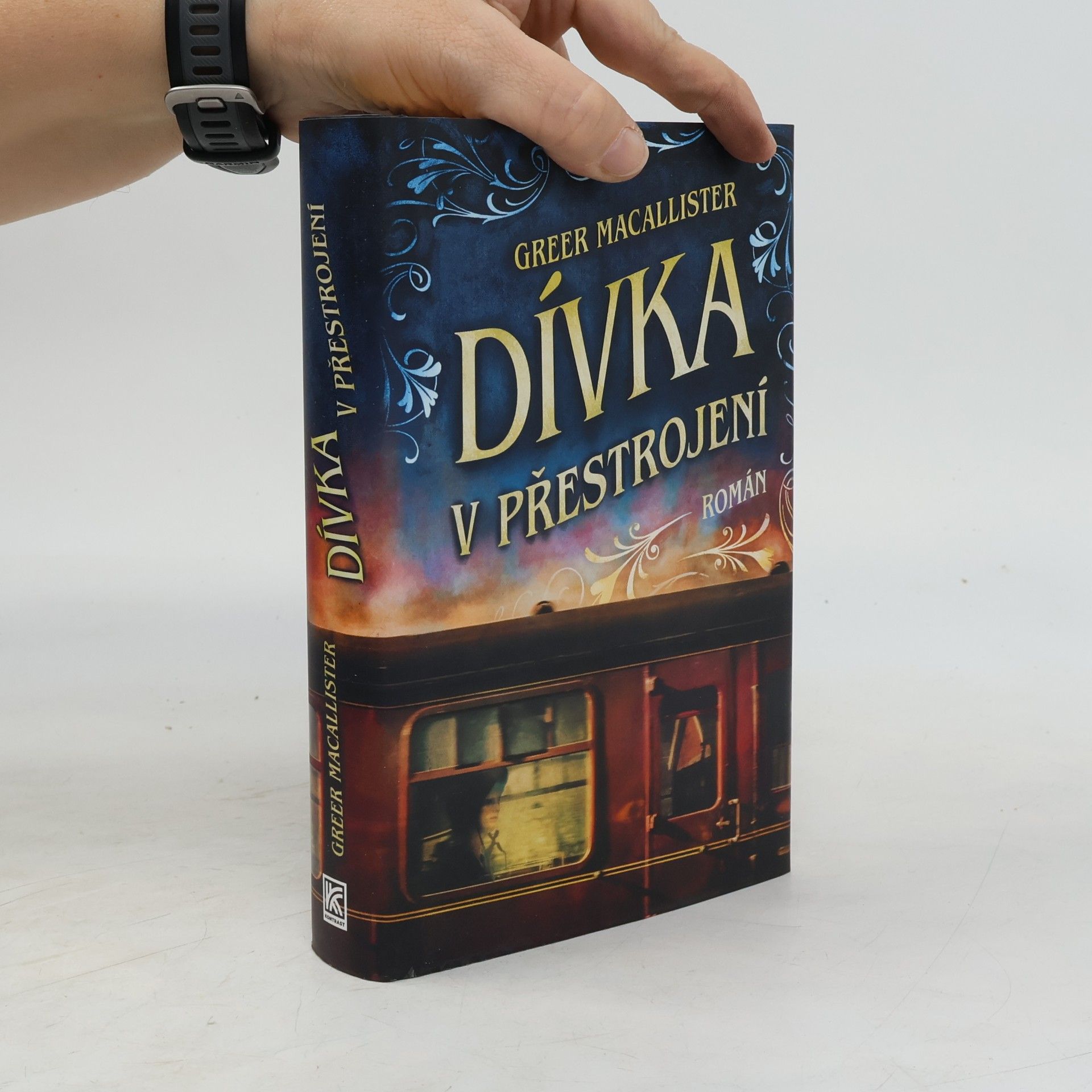 Dívka v přestrojení