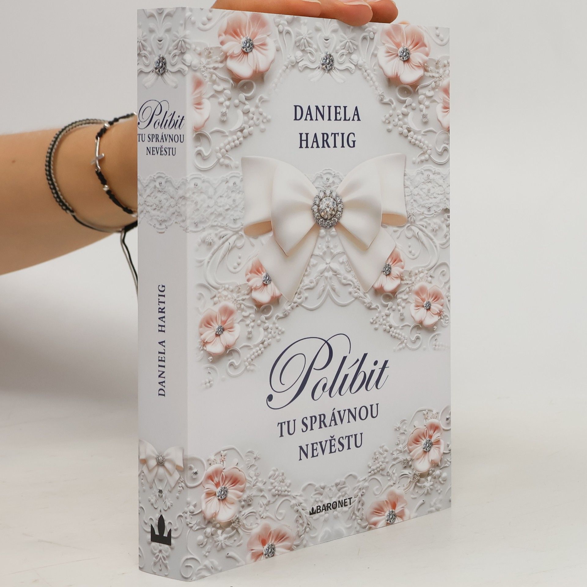 Daniela Hartig Políbit tu správnou nevěstu