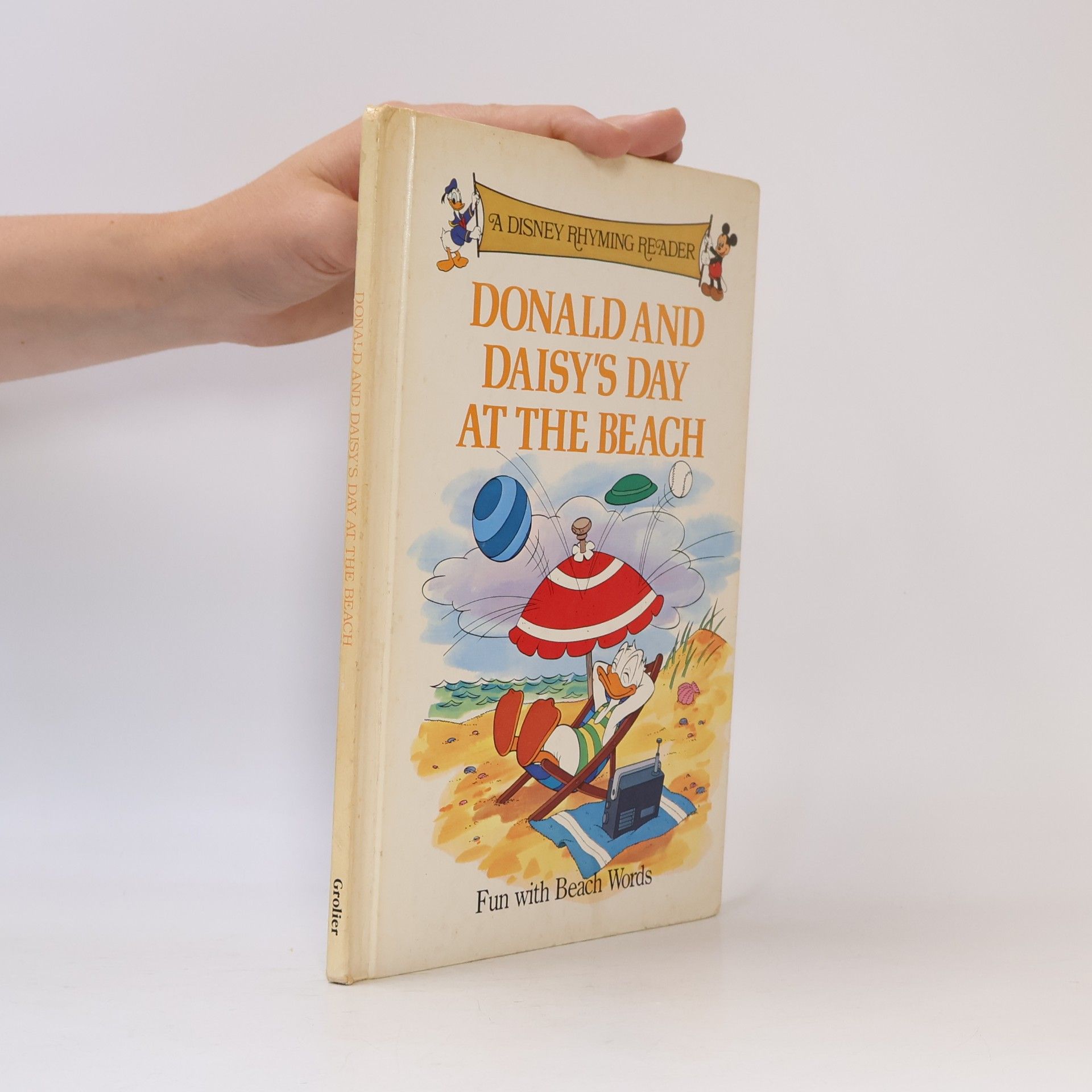 Various authors Donald and Daisy's Day at the Beach