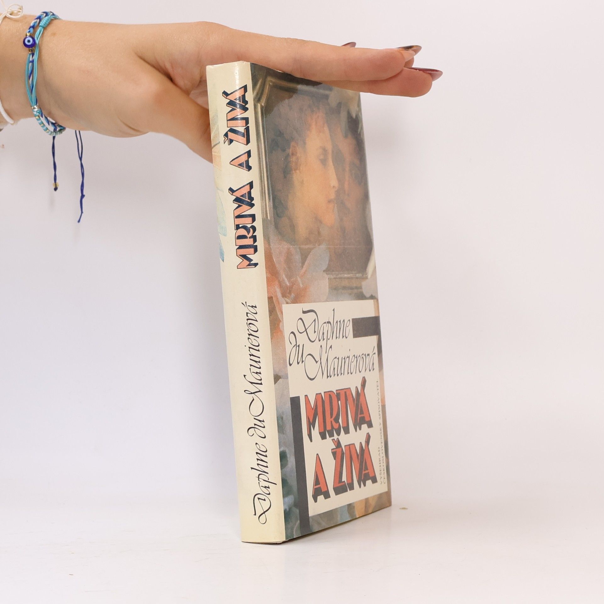 Daphne du Maurier Mrtvá a živá