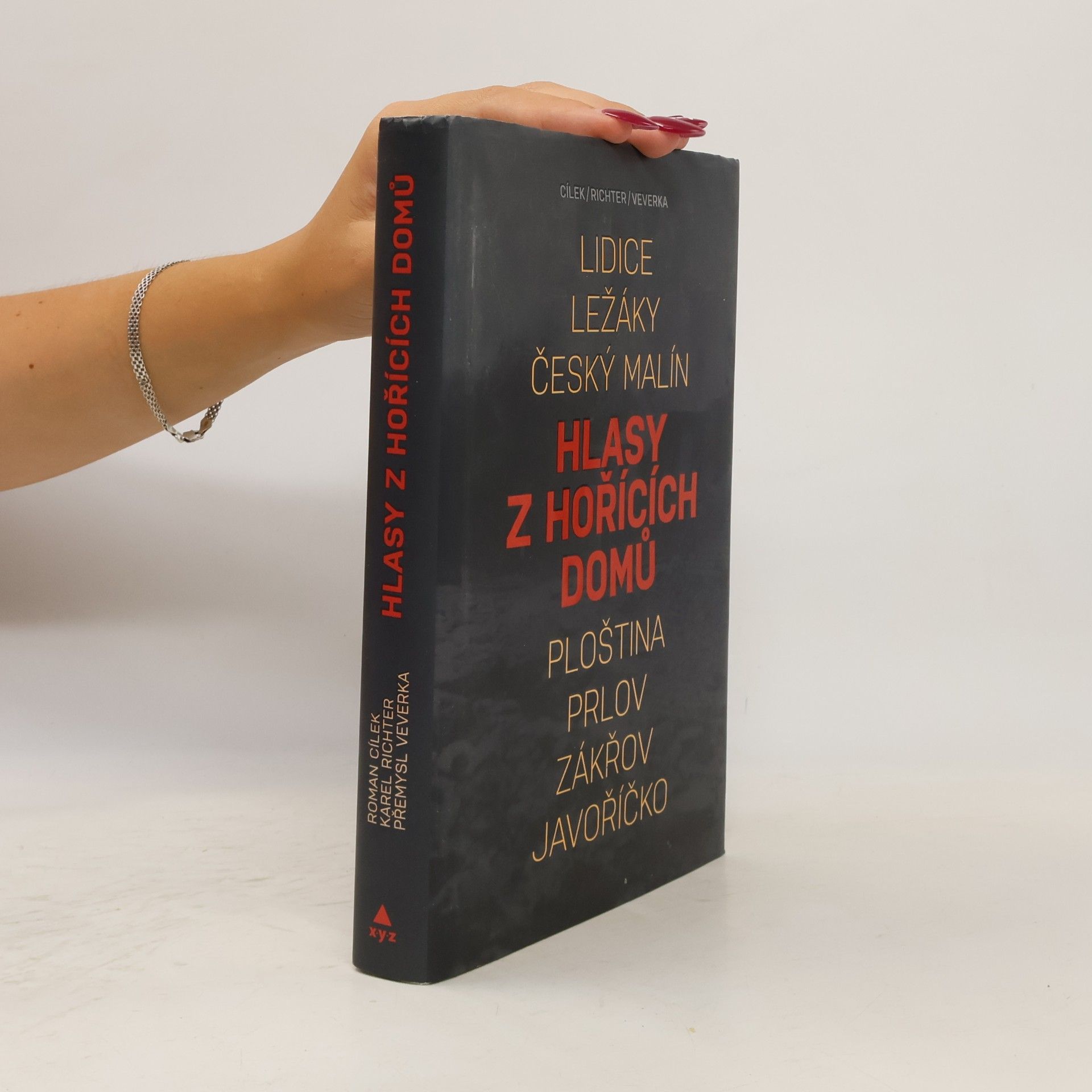 Přemysl Veverka Hlasy z hořících domů : Lidice, Ležáky, Český Malín, Ploština, Prlov, Zákřov, Javoříčko