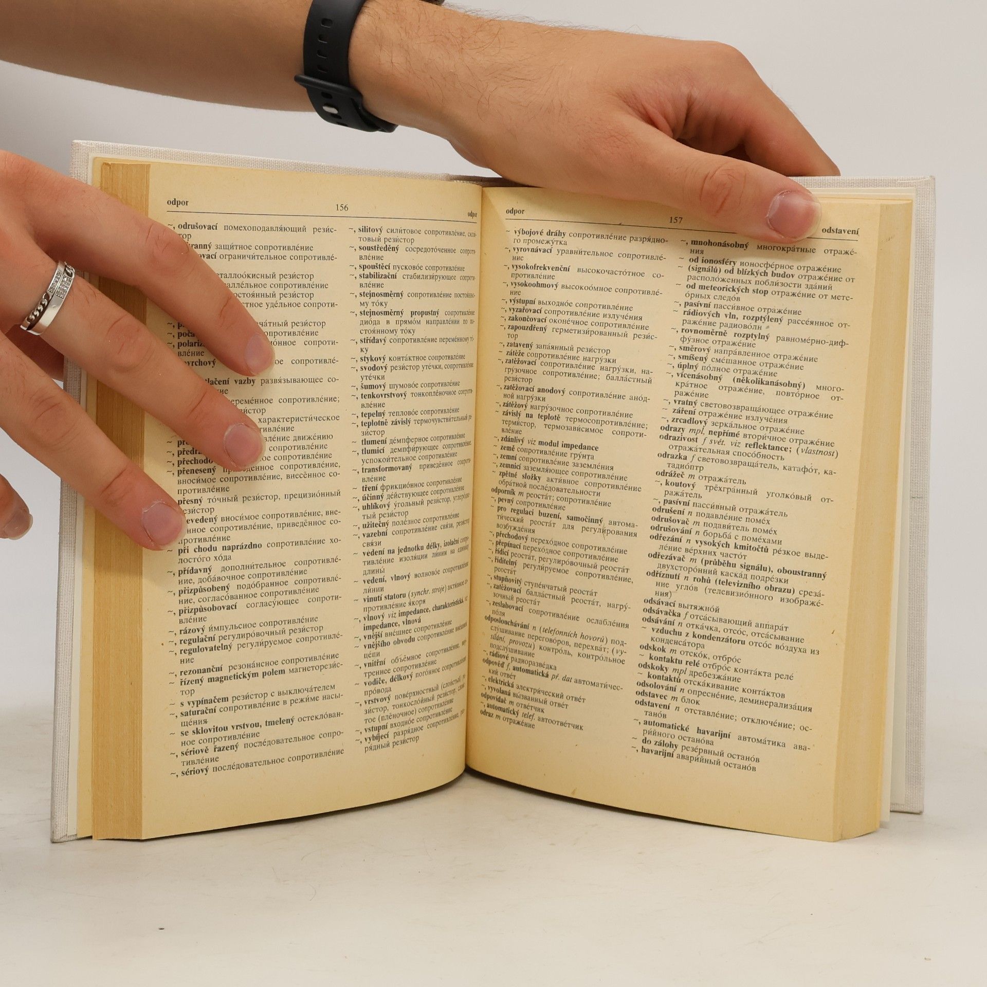 Various authors Rusko-český elektrotechnický a elektronický slovník