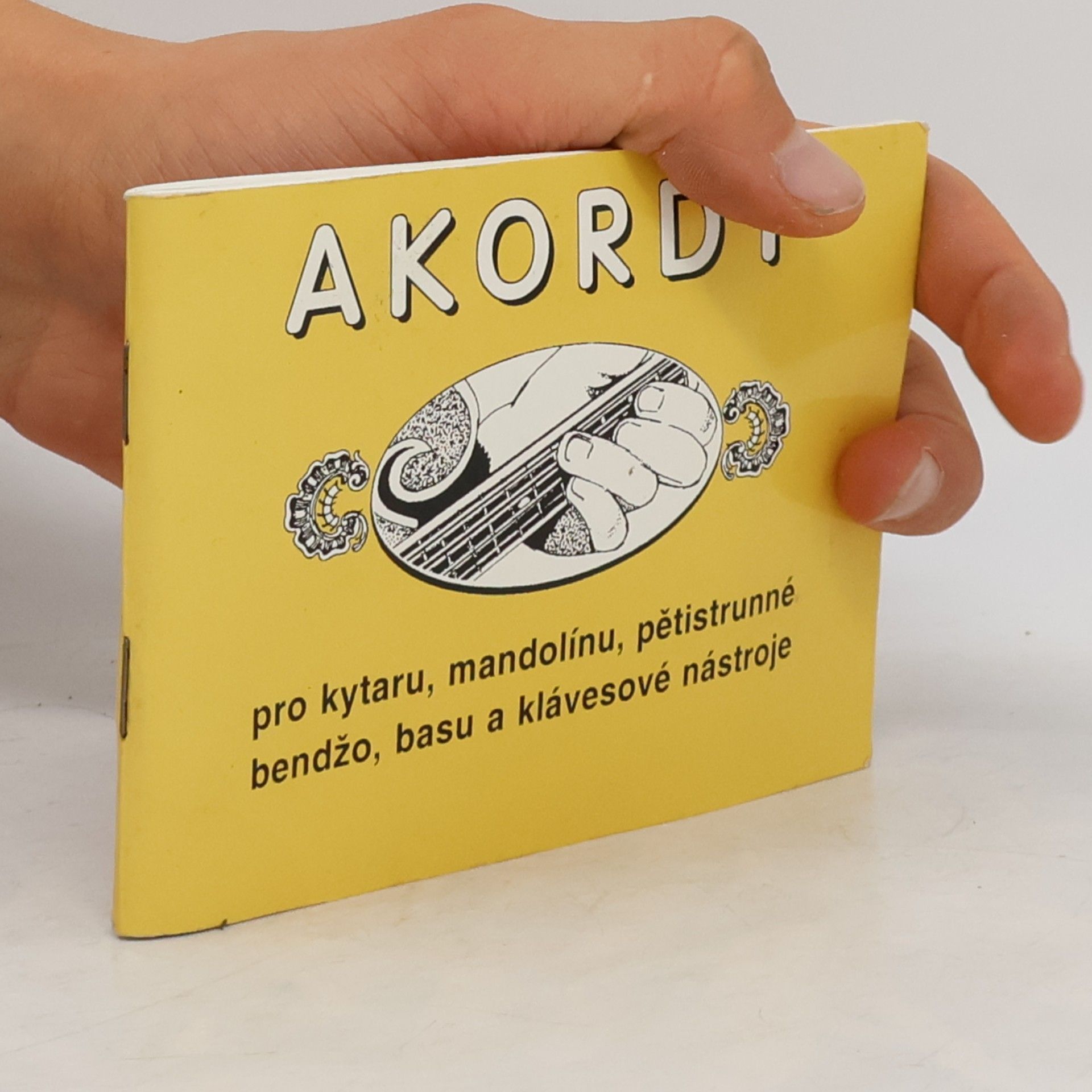Jiří Macek Akordy pro kytaru, mandolínu, pětistrunné bendžo, basu a klávesové nástroje