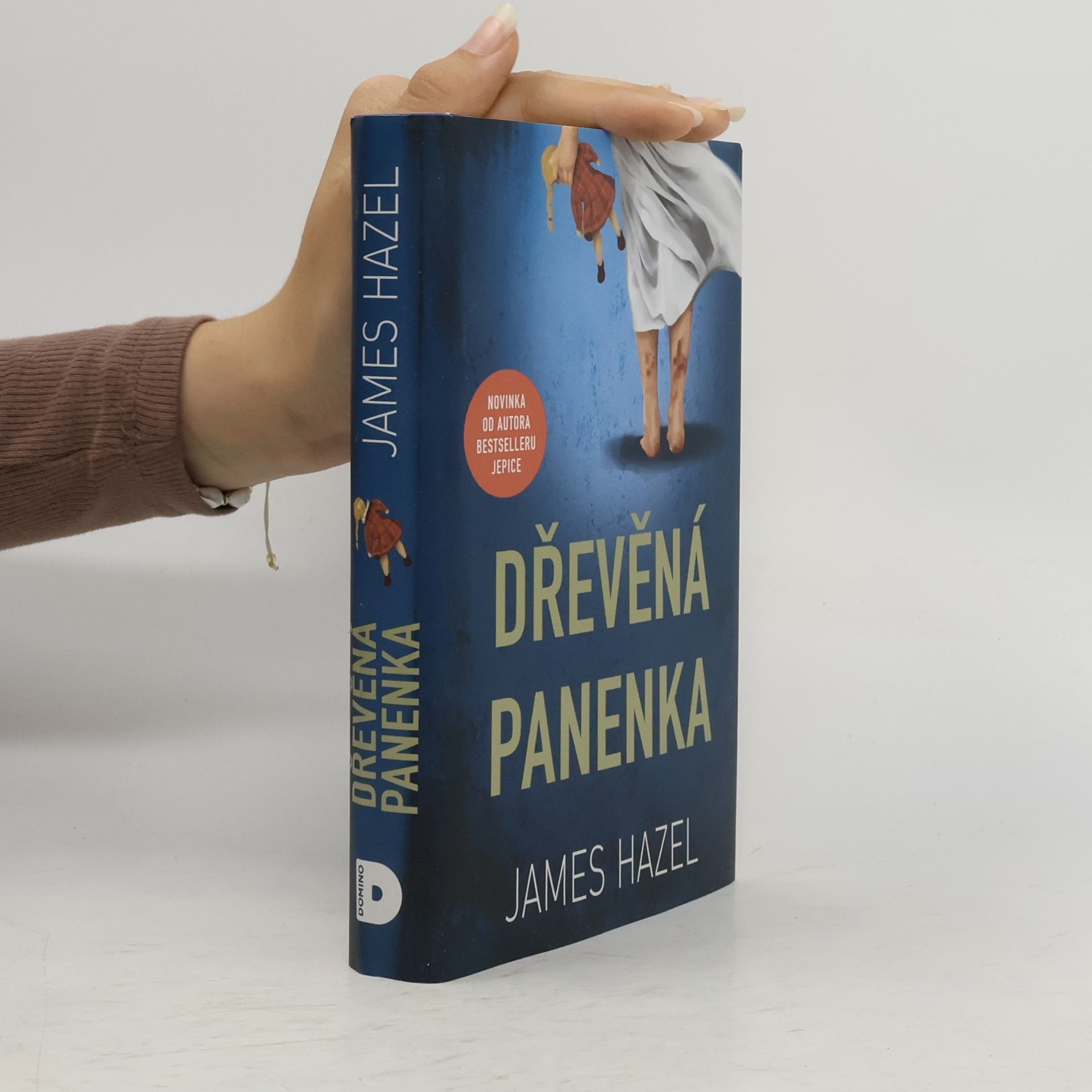 James Hazel Dřevěná panenka