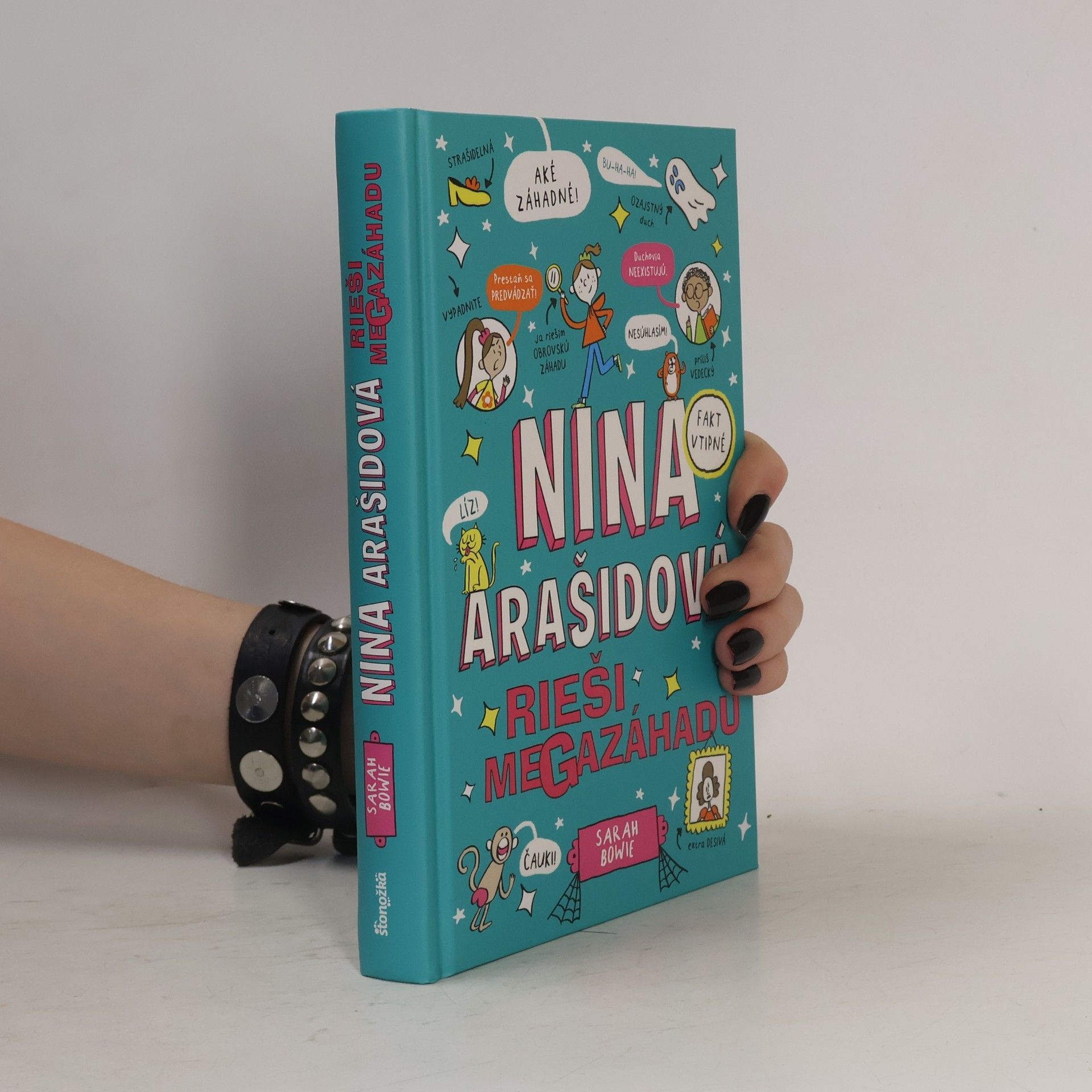 Sarah Bowie Nina Arašidová rieši megazáhadu