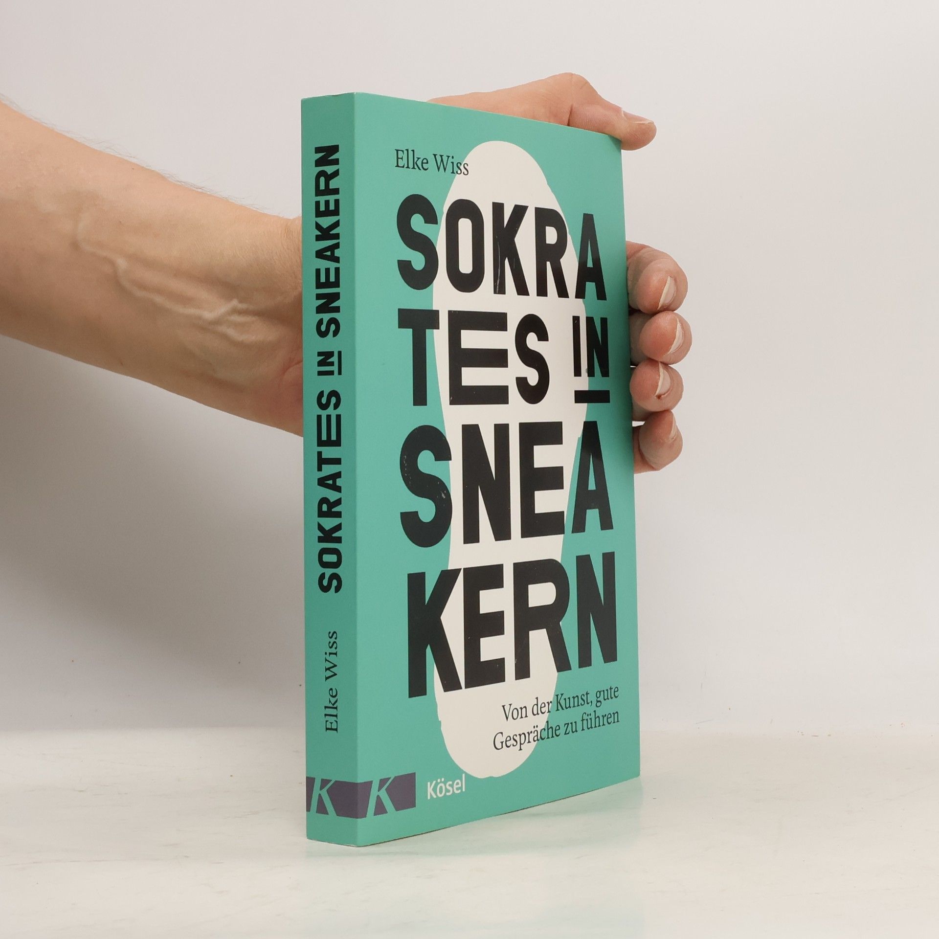 Elke Wiss Sokrates in Sneakern