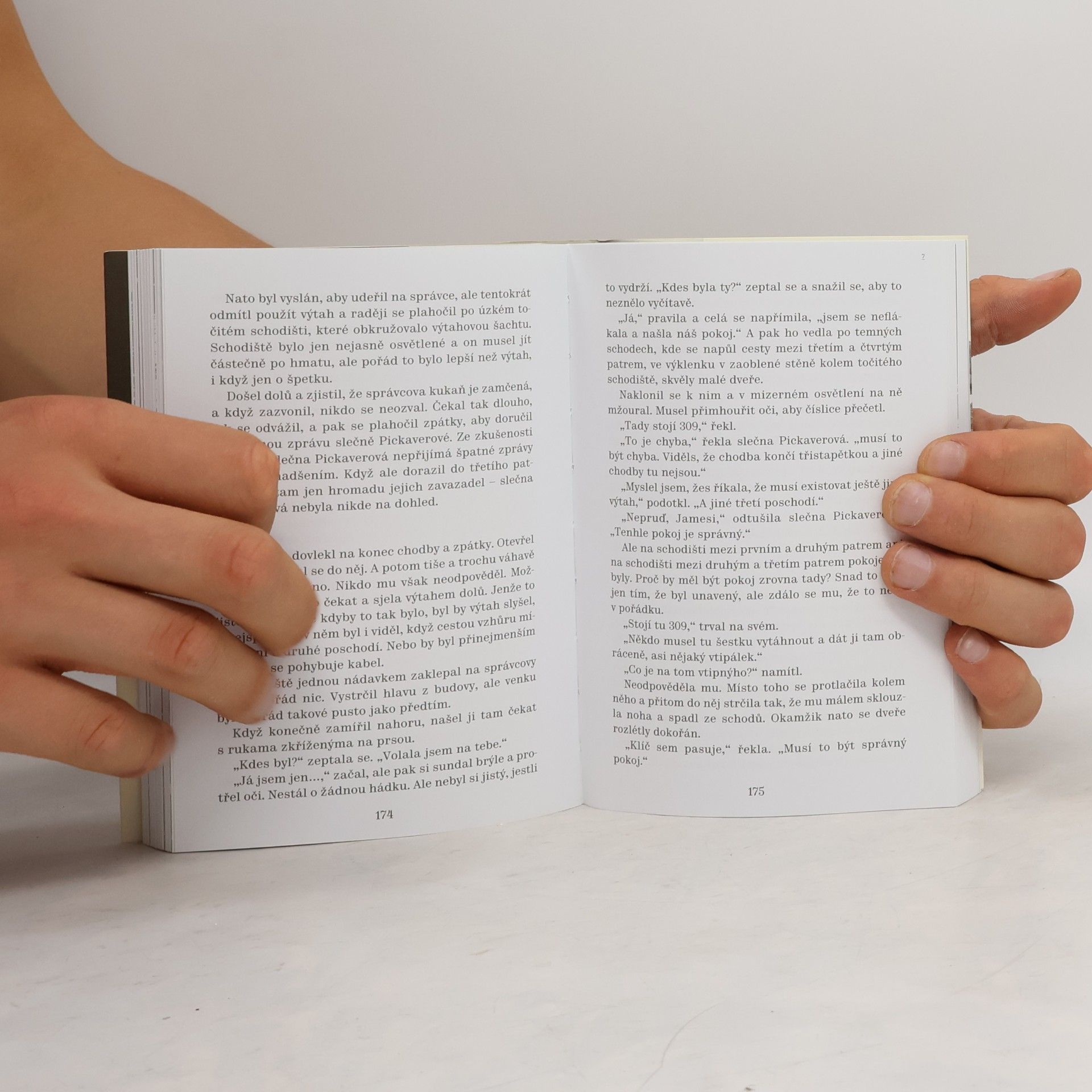 Brian Evenson Doupě / Zhroucení koně