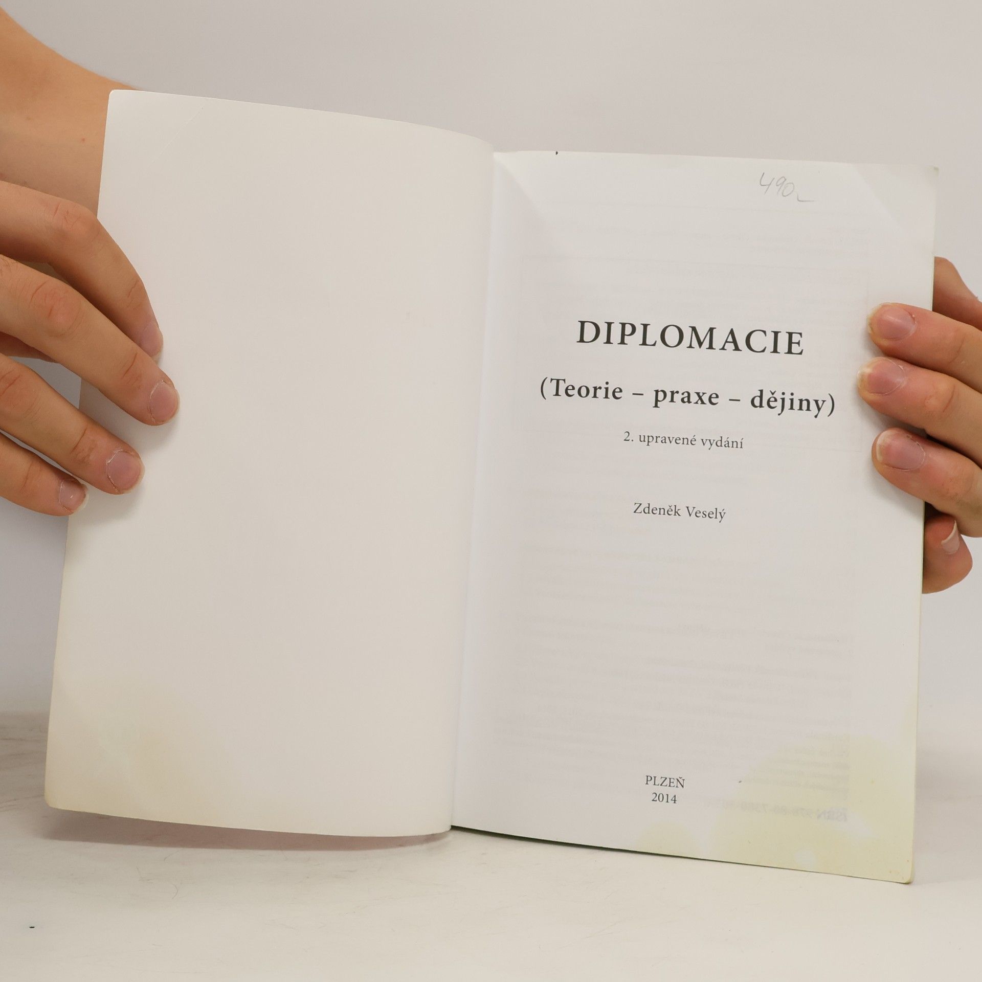 Zdeněk Veselý Diplomacie : (teorie - praxe - dějiny)