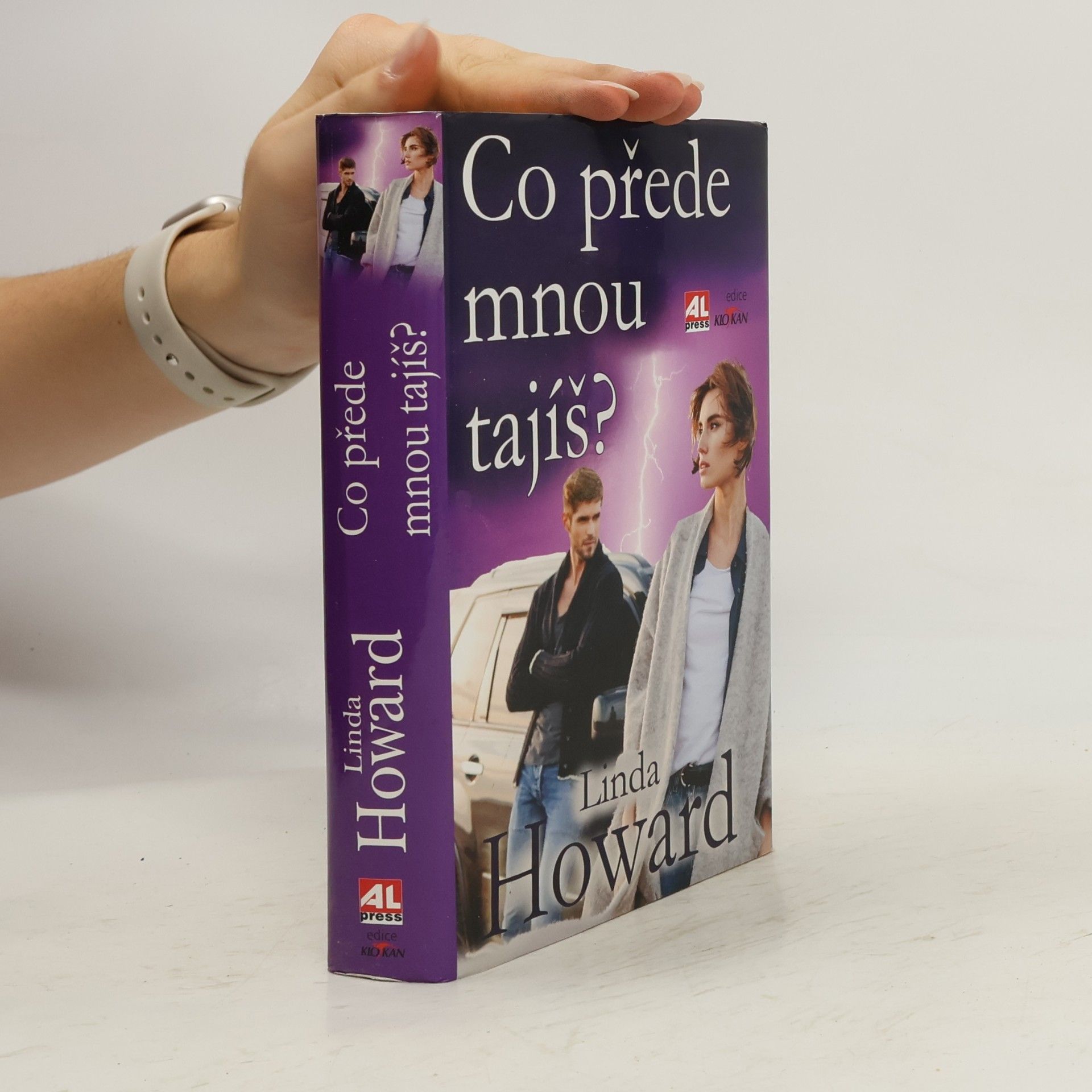 Linda Howard Co přede mnou tajíš?