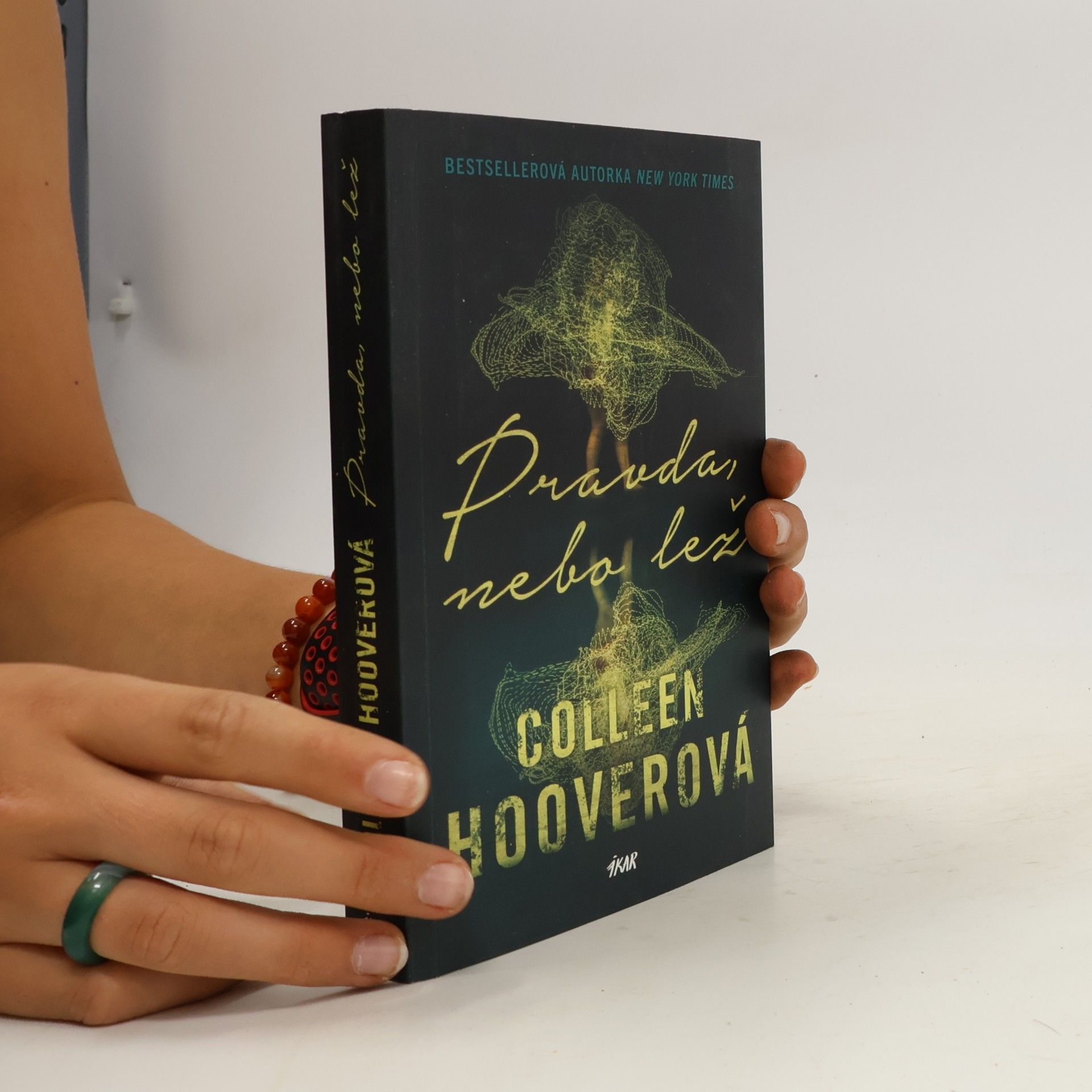 Colleen Hoover Pravda, nebo lež