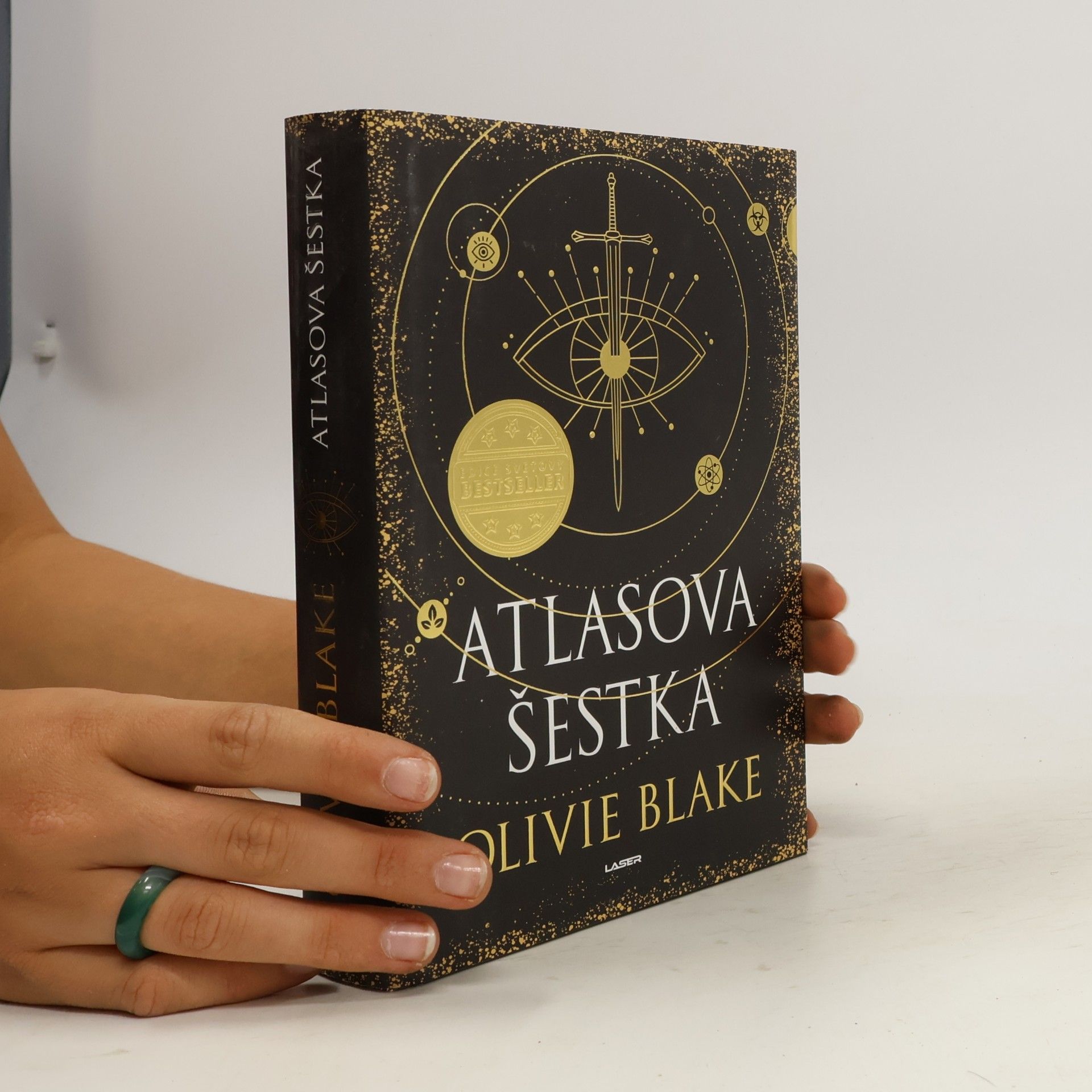 Olivie Blake Atlasova šestka