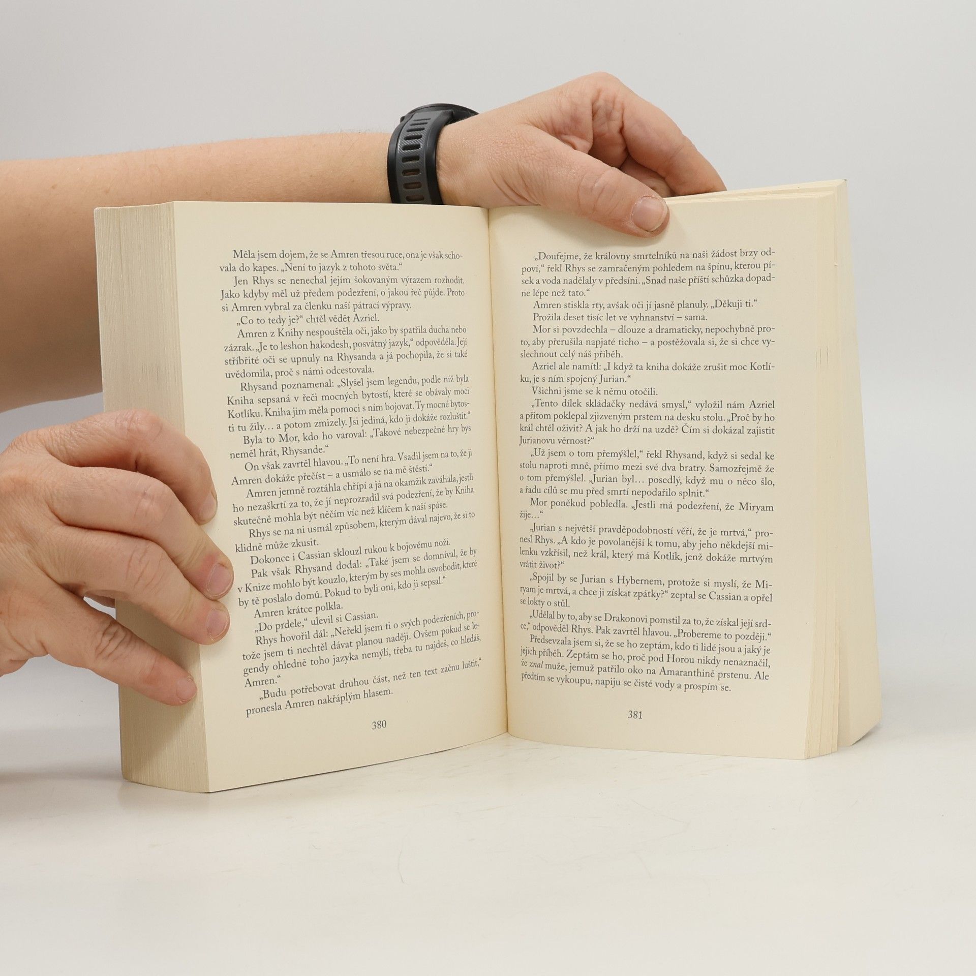 Sarah J. Maas Dvůr mlhy a hněvu