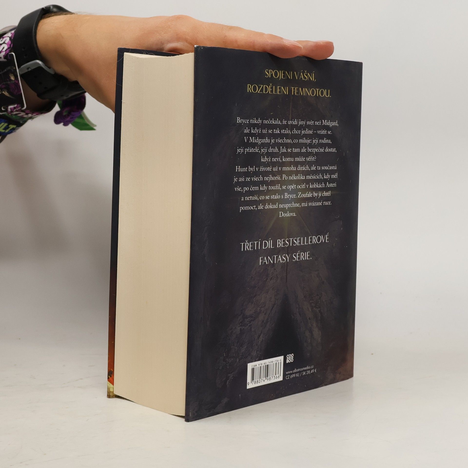 Sarah J. Maas Půlměsíční město. Rod plamene a stínu