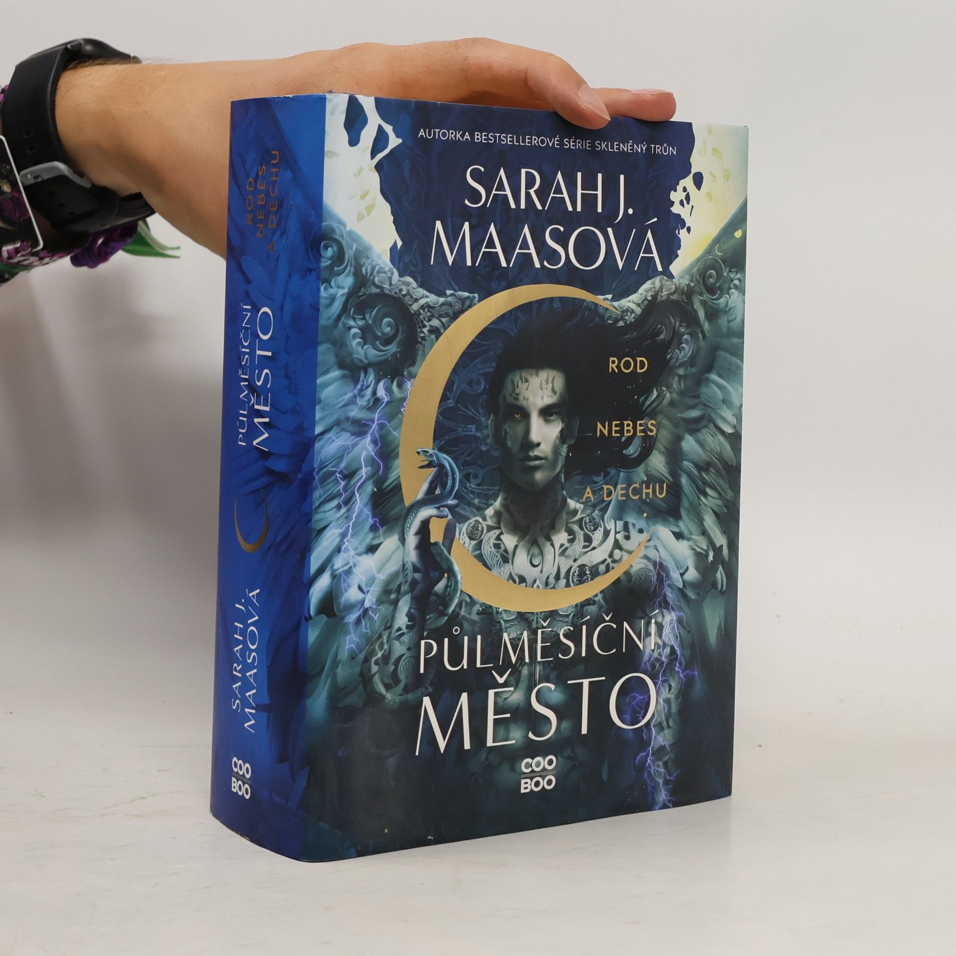 Sarah J. Maas Půlměsíční město. Rod nebes a dechu