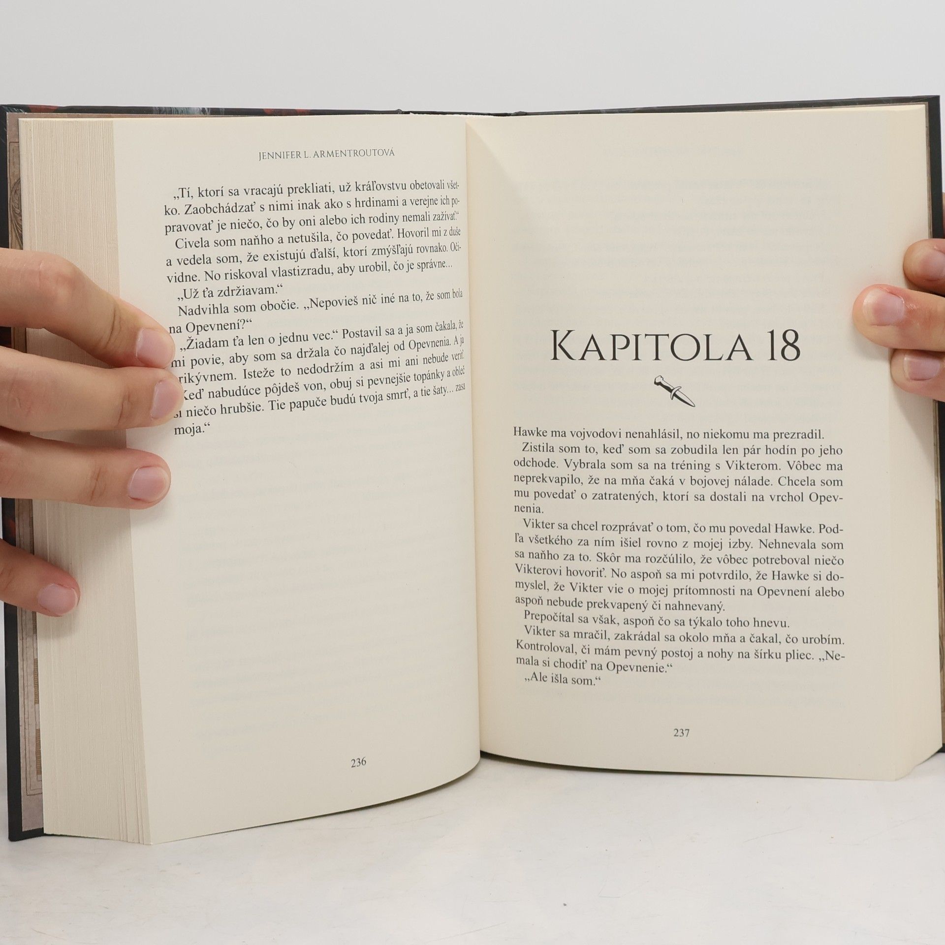 Jennifer Armentrout Z krvi popola