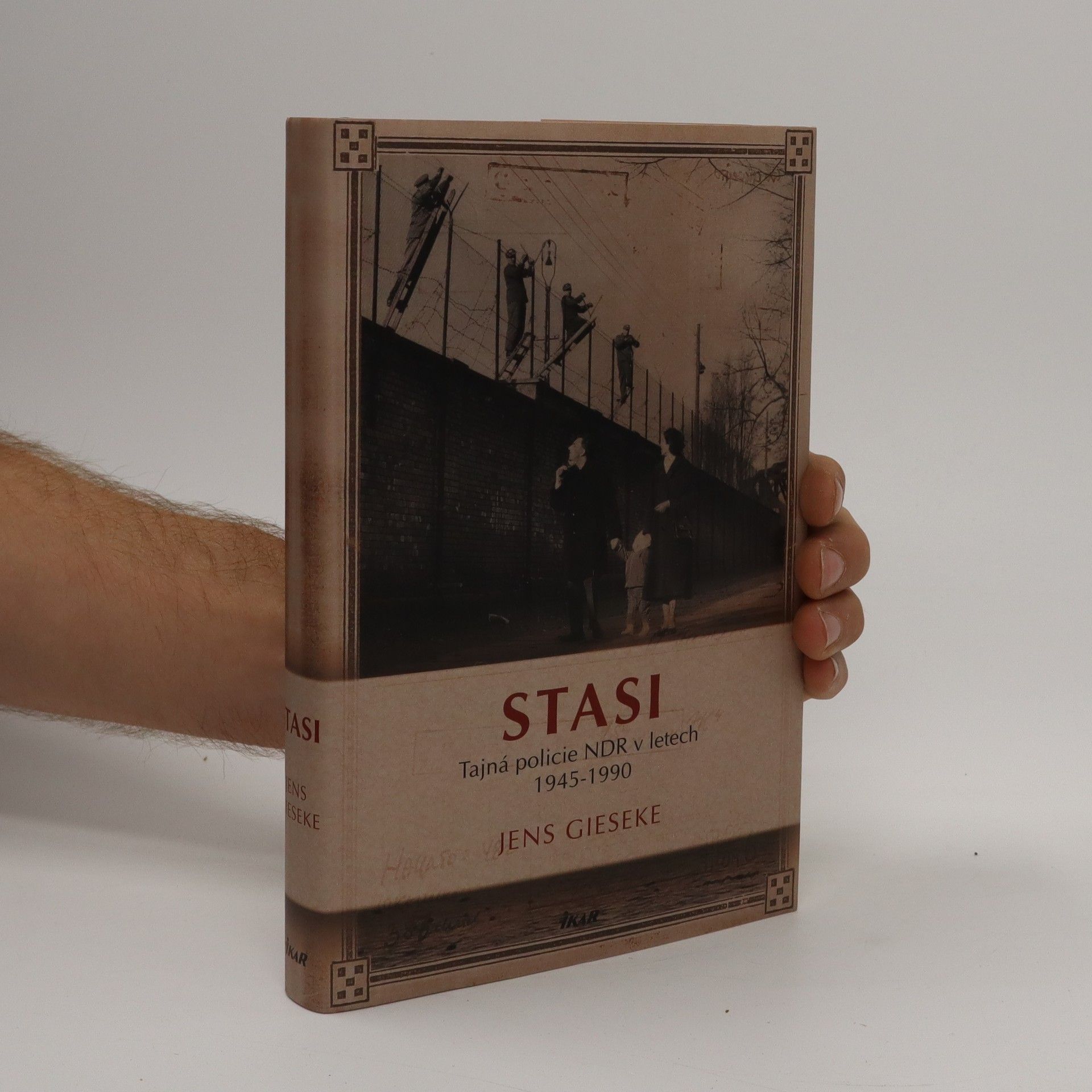 Jens Gieseke Stasi. Tajná policie NDR v letech 1945-1990