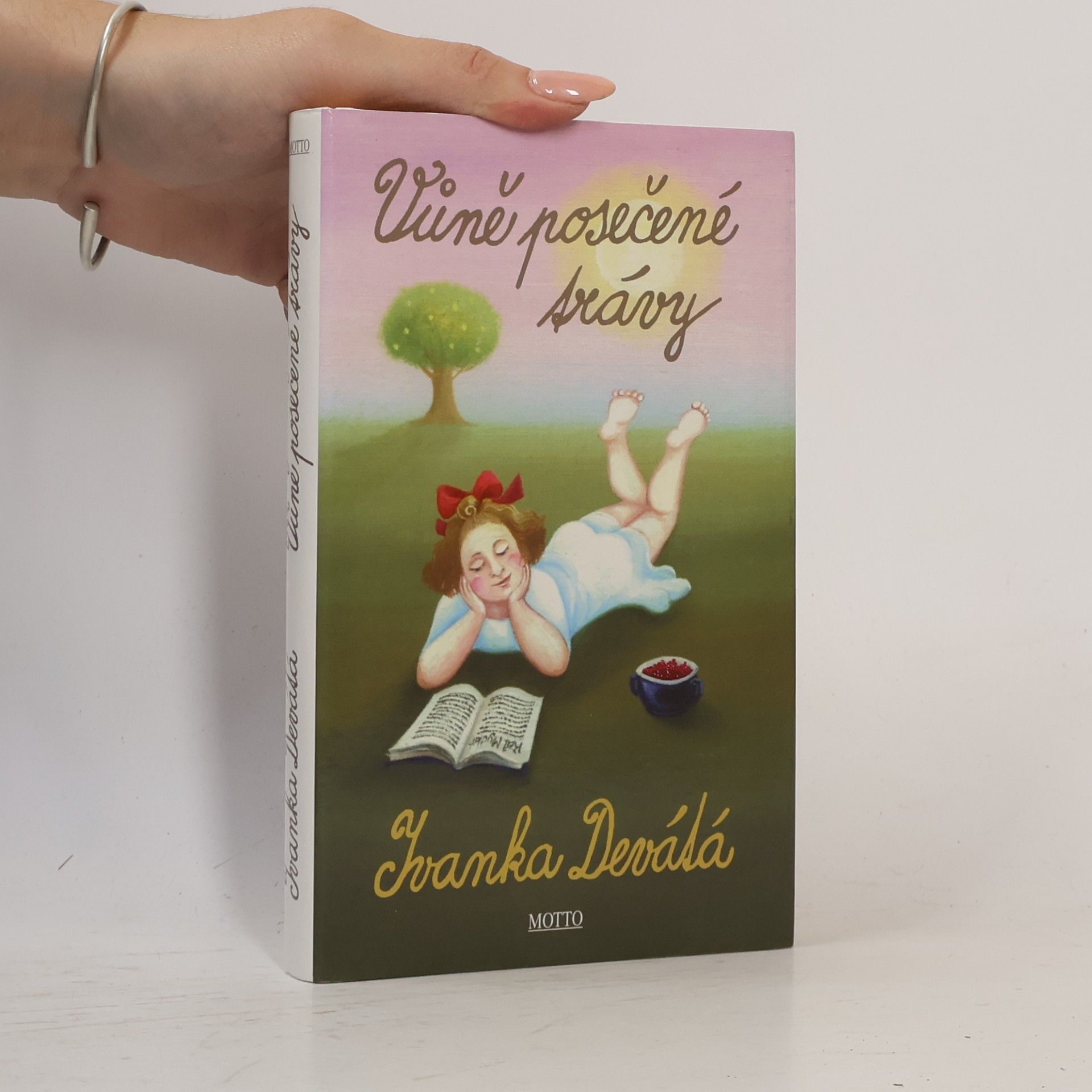 Ivanka Devátá Vůně posečené trávy