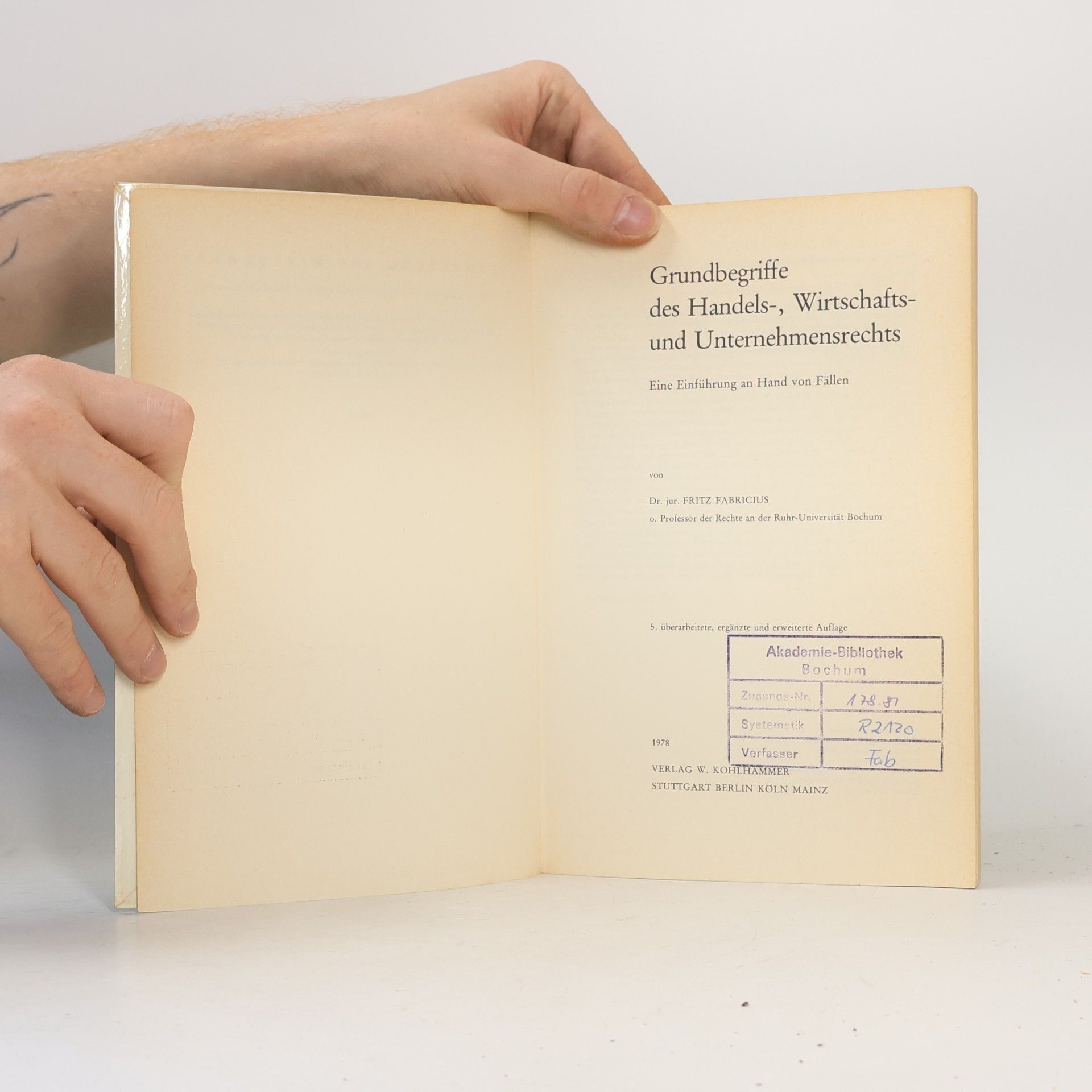 Fritz Fabricius Grundbegriffe des Handels-, Wirtschafts- und Unternehmensrechts. Eine Einführung an hand von Fällen