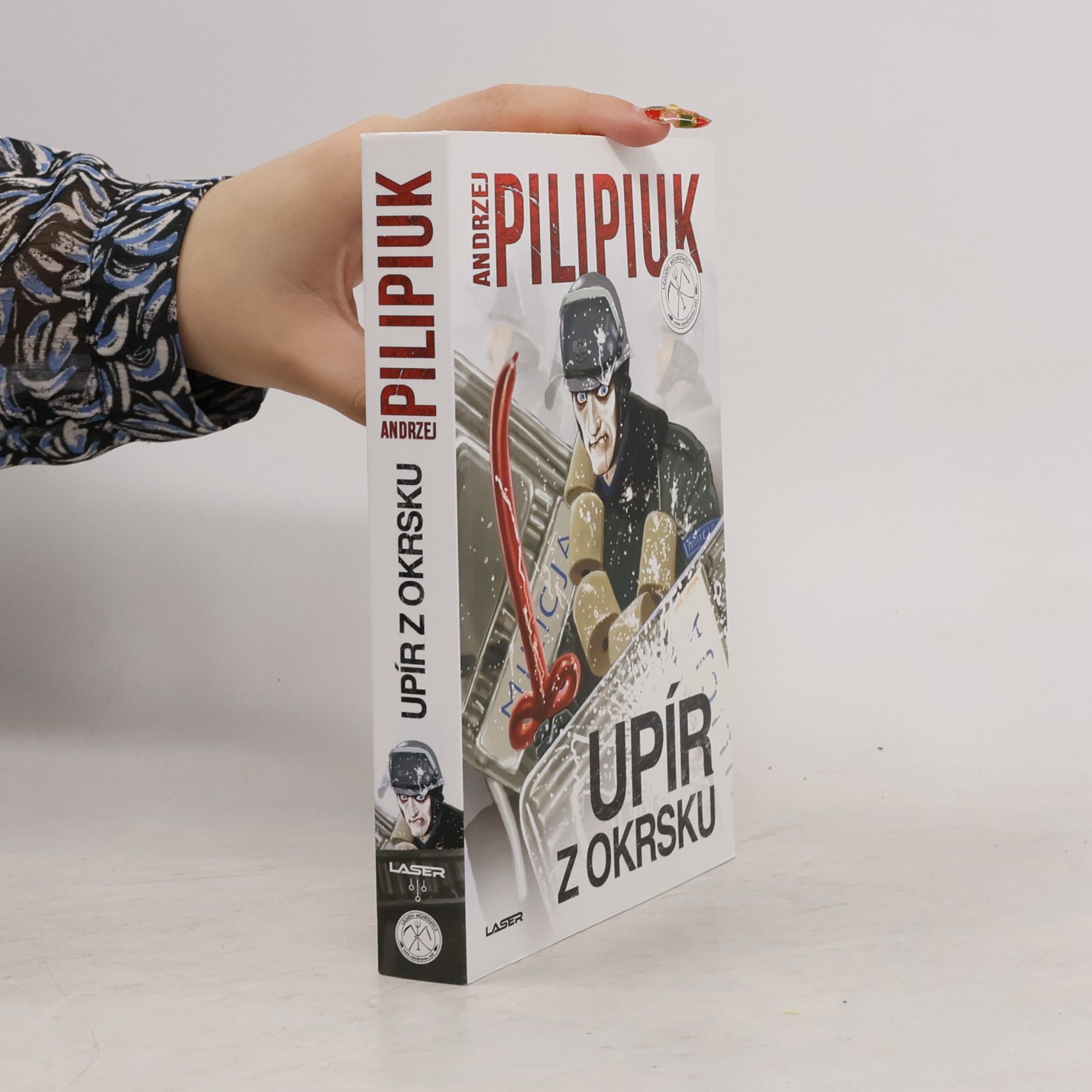 Andrzej Pilipiuk Upír z okrsku