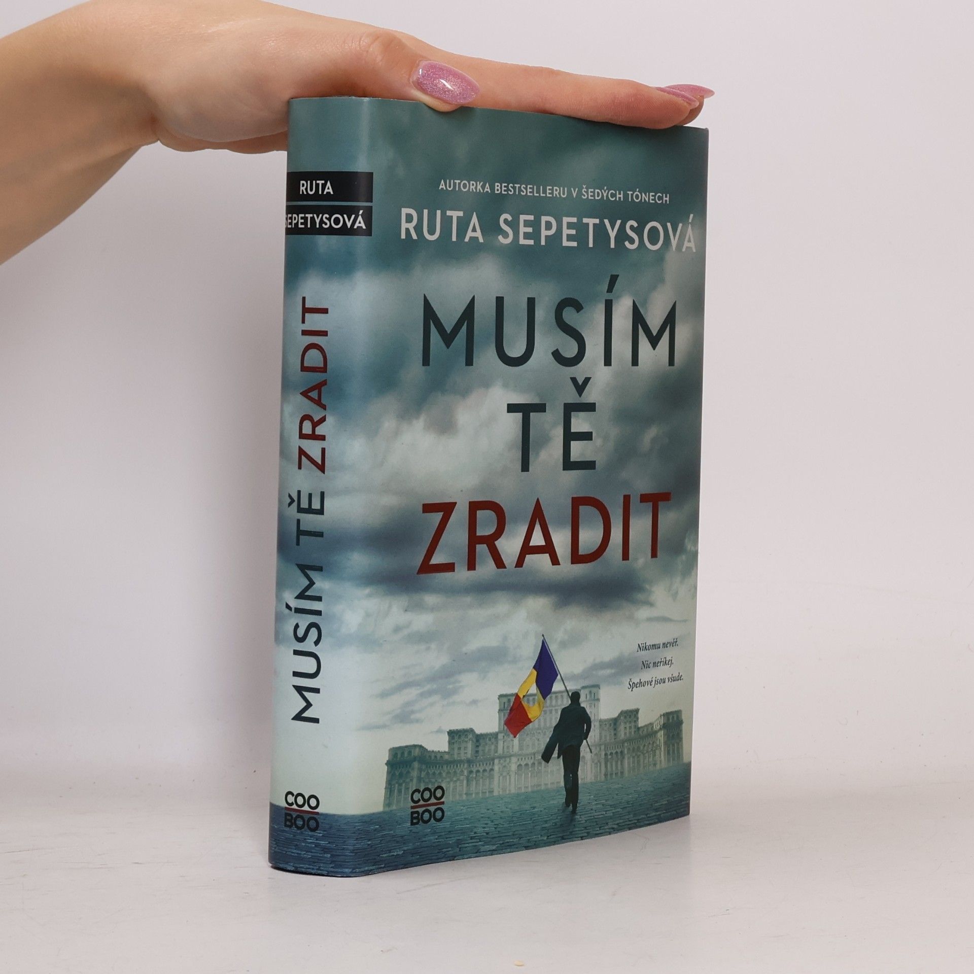 Ruta Sepetys Musím tě zradit