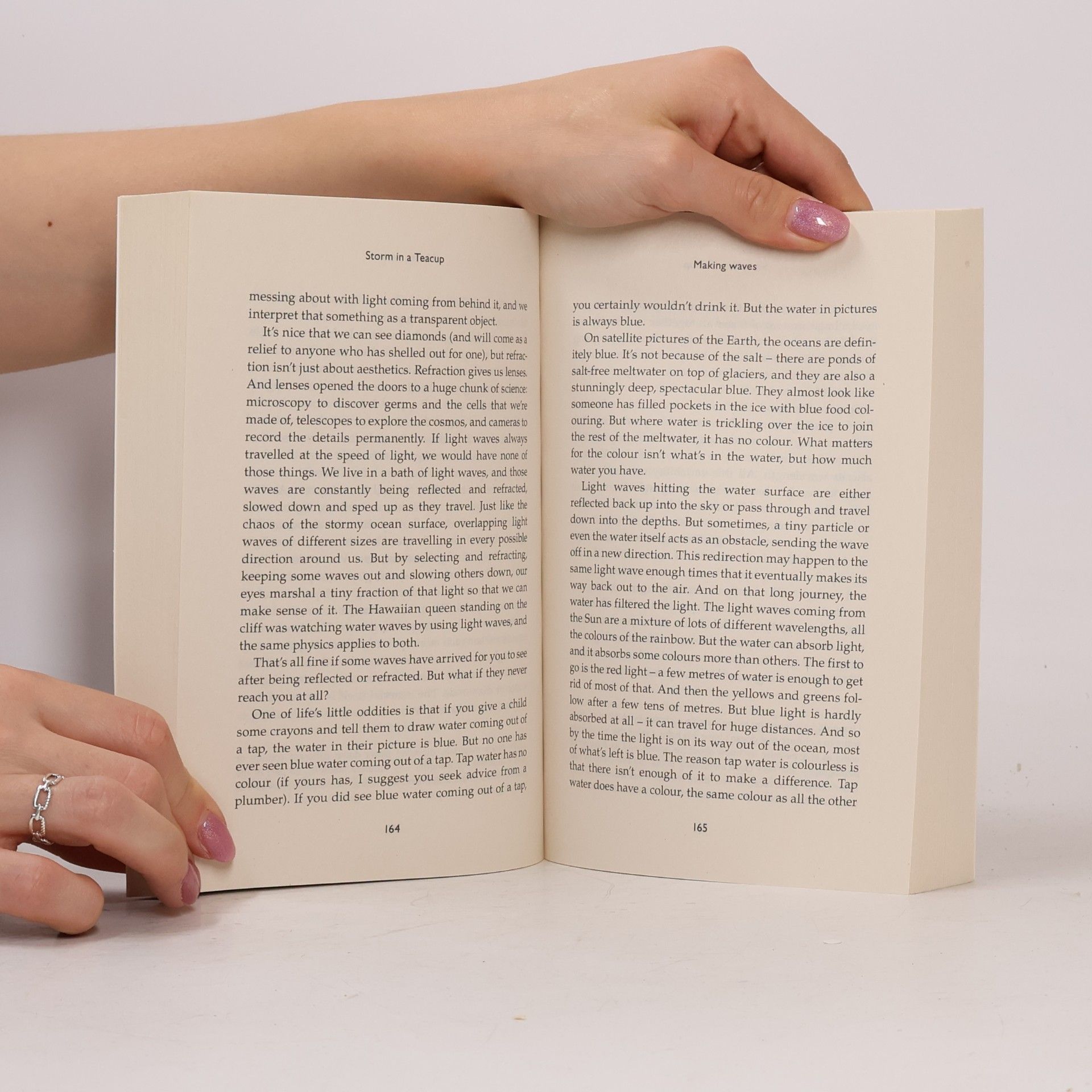 Helen Czerski Storm in a teacup : the physics of everyday life