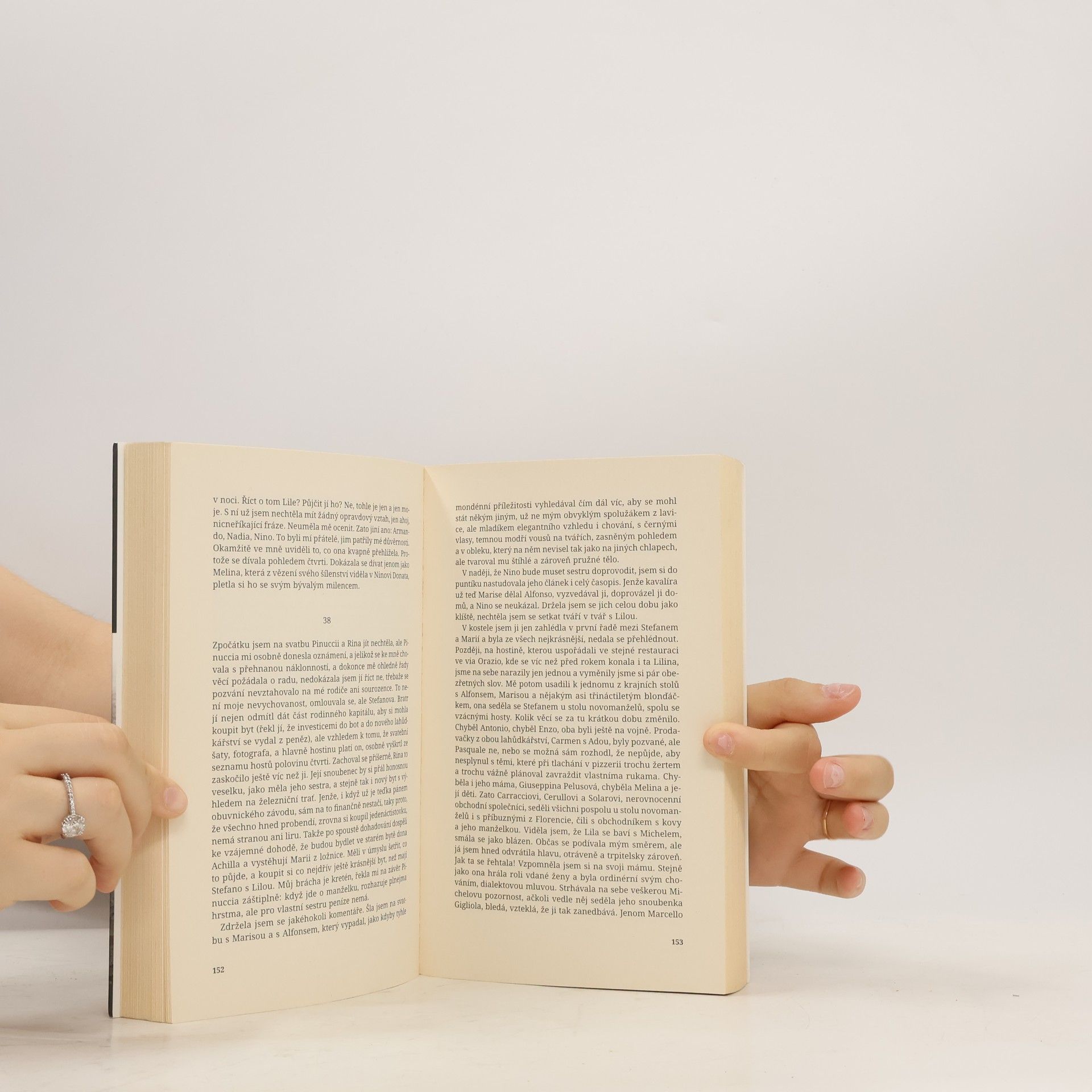Elena Ferrante Geniální přítelkyně 2. Příběh nového jména