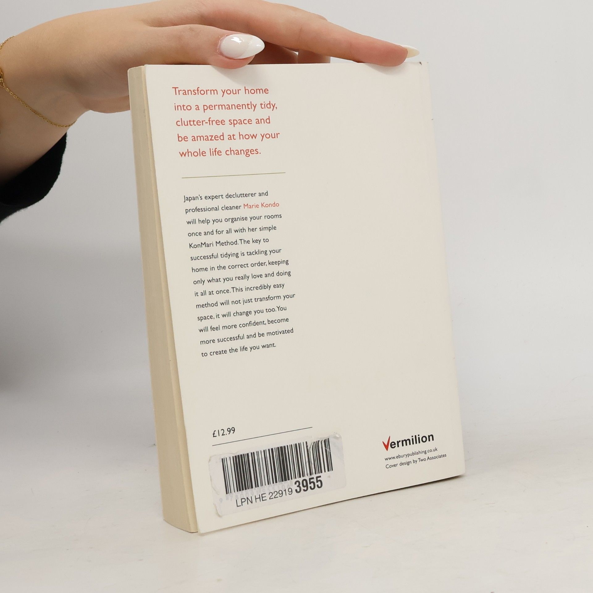 Marie Kondo The Life-changing Magic of Tidying