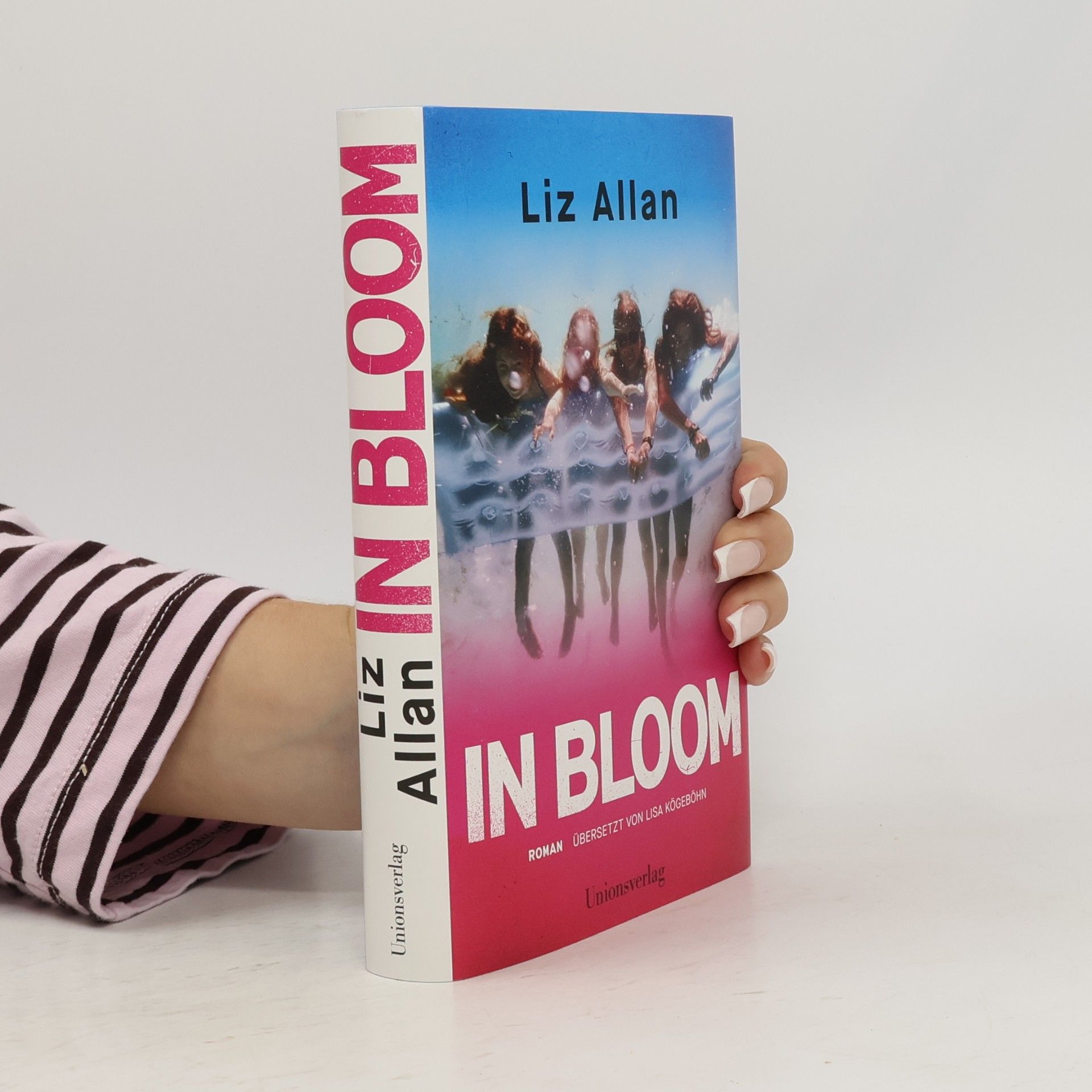 Liz Allan In Bloom: Roman