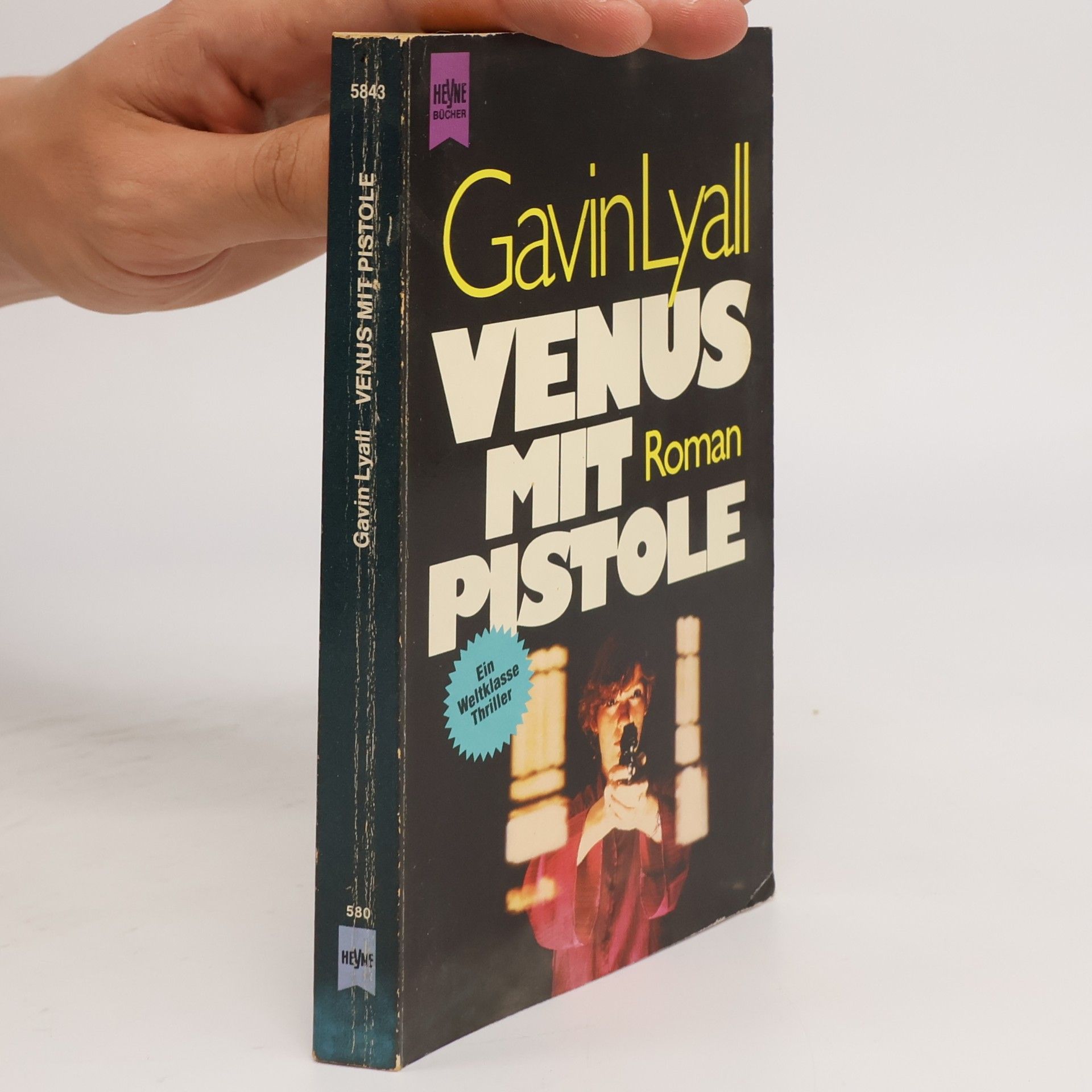 Gavin Tudor Lyall Venus mit Pistole